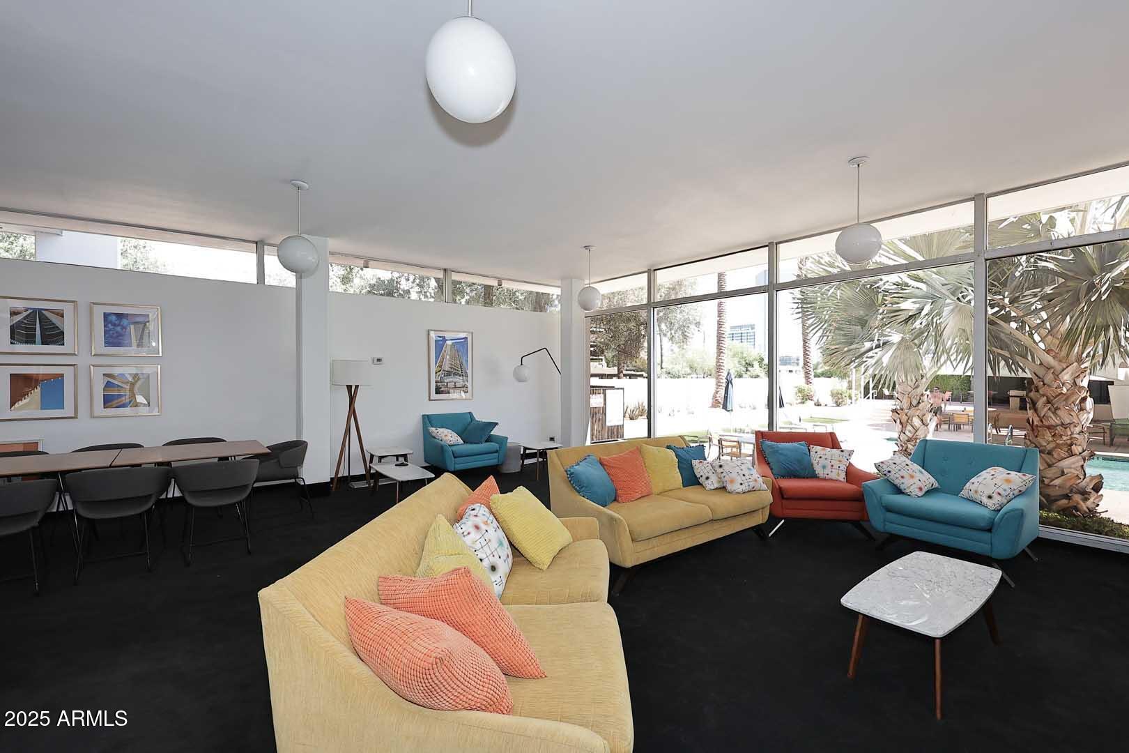 207 W CLARENDON Avenue, 2A