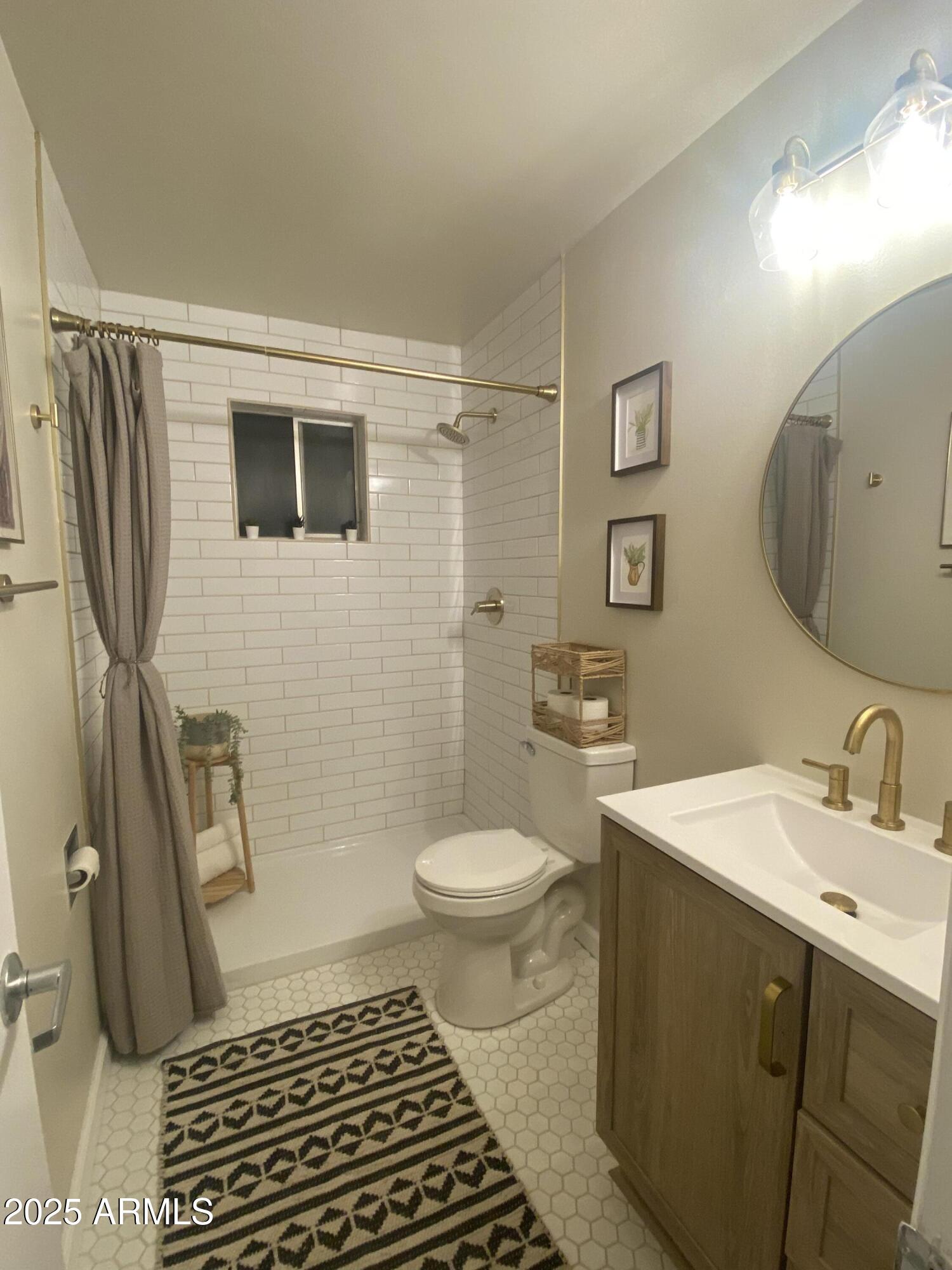 1956 E PALMCROFT Drive