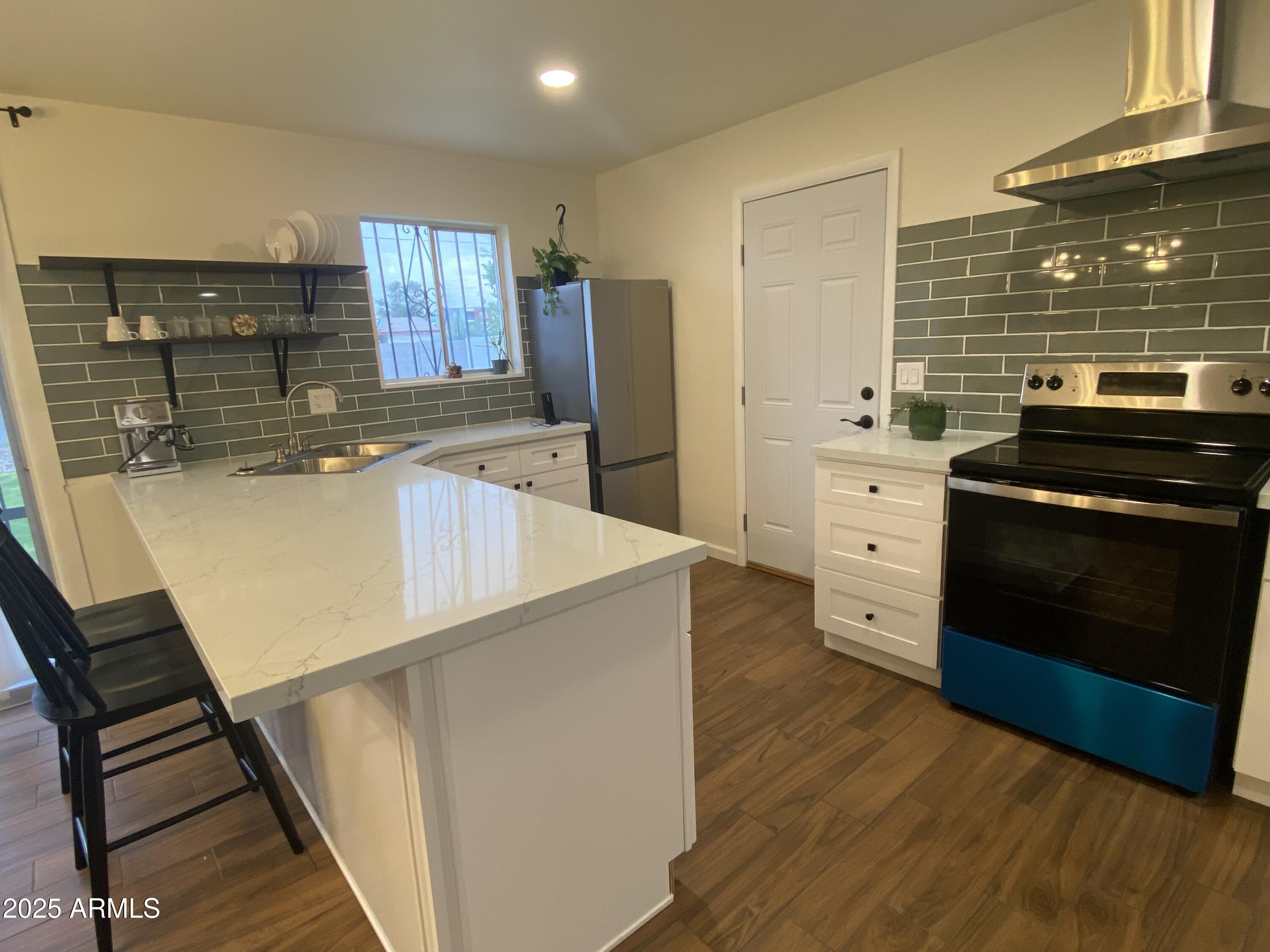 1956 E PALMCROFT Drive