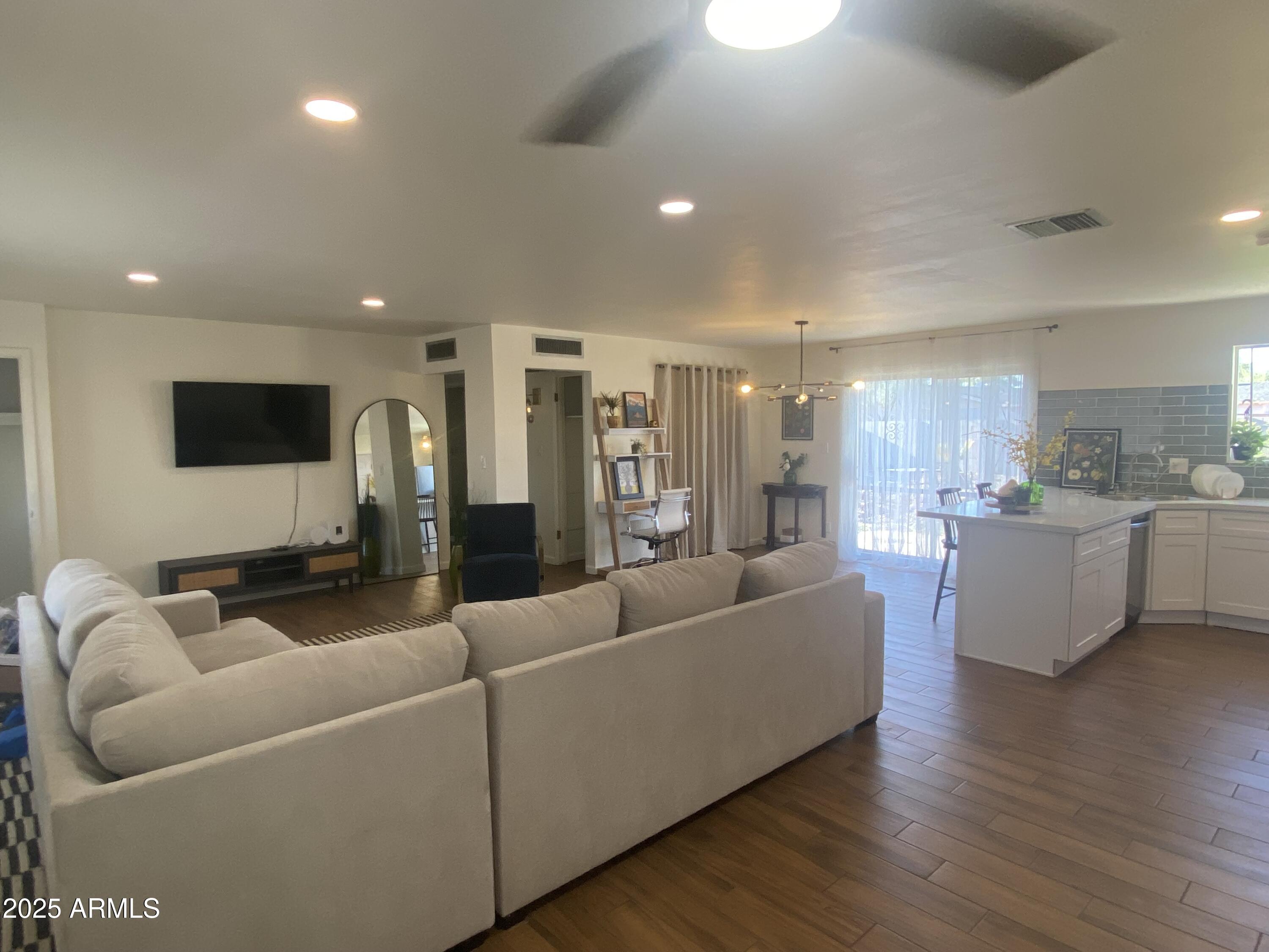 1956 E PALMCROFT Drive