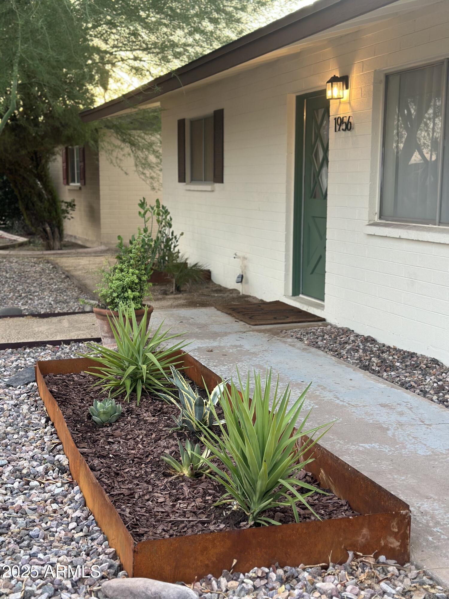 1956 E PALMCROFT Drive