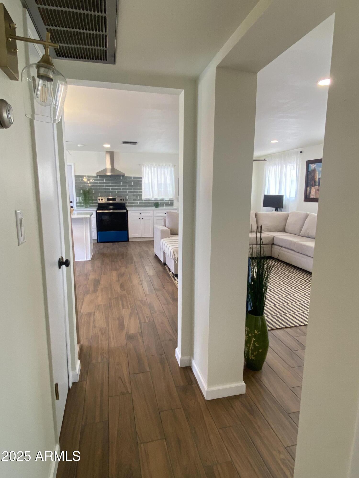 1956 E PALMCROFT Drive