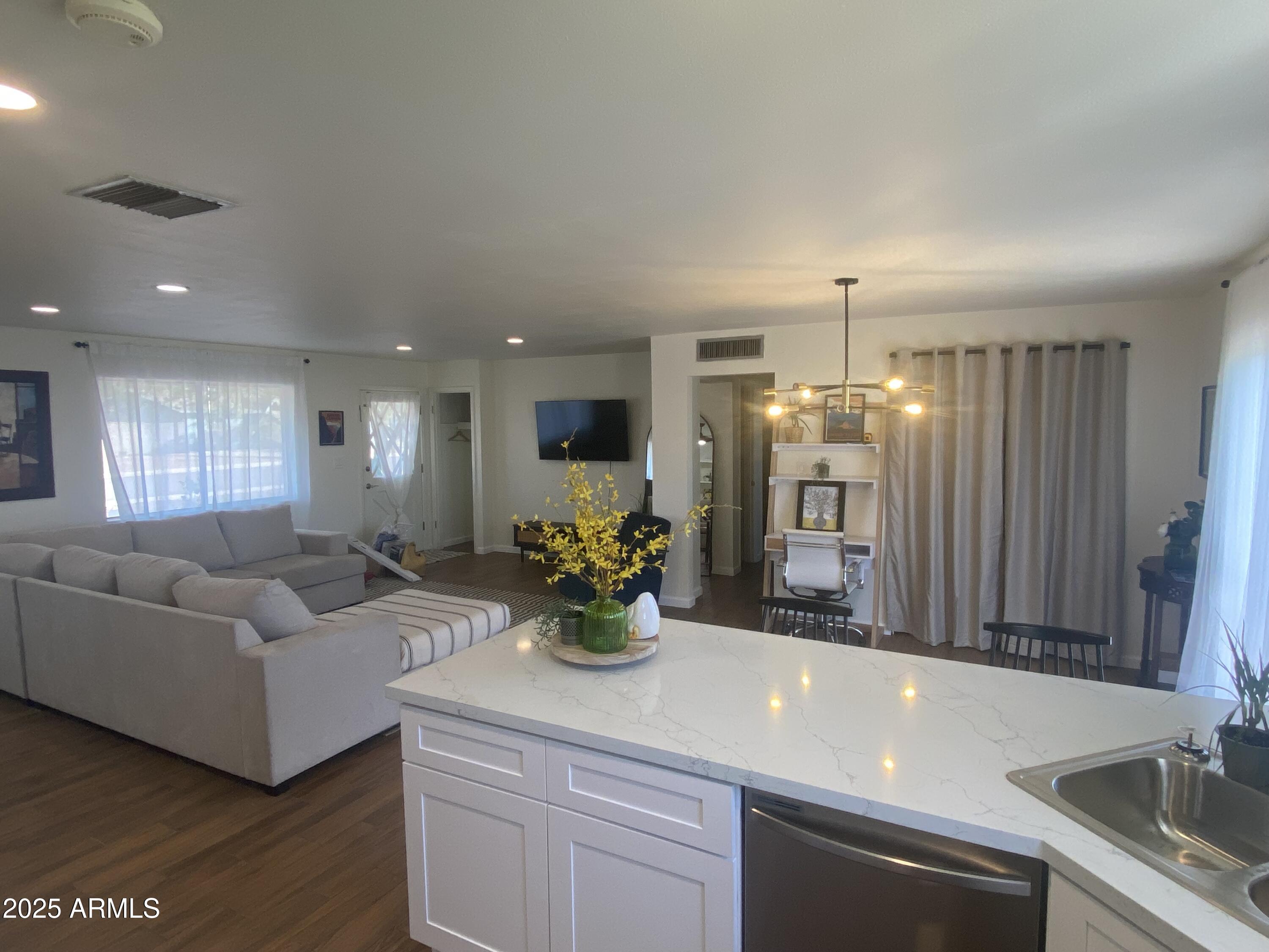 1956 E PALMCROFT Drive