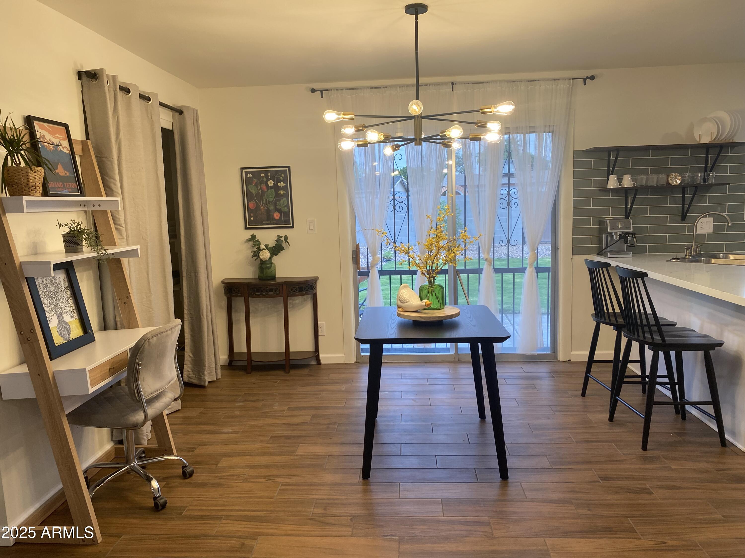 1956 E PALMCROFT Drive