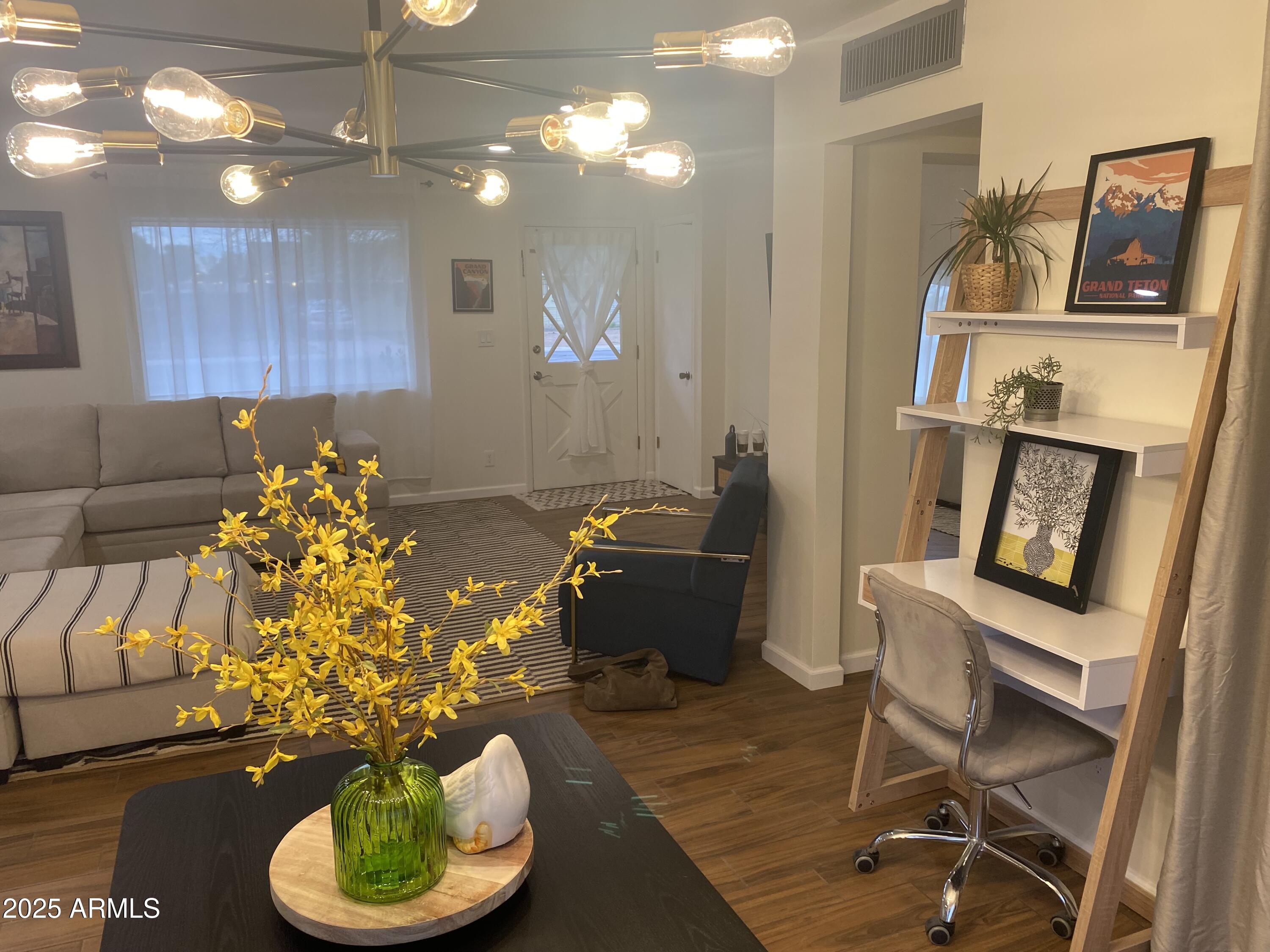 1956 E PALMCROFT Drive