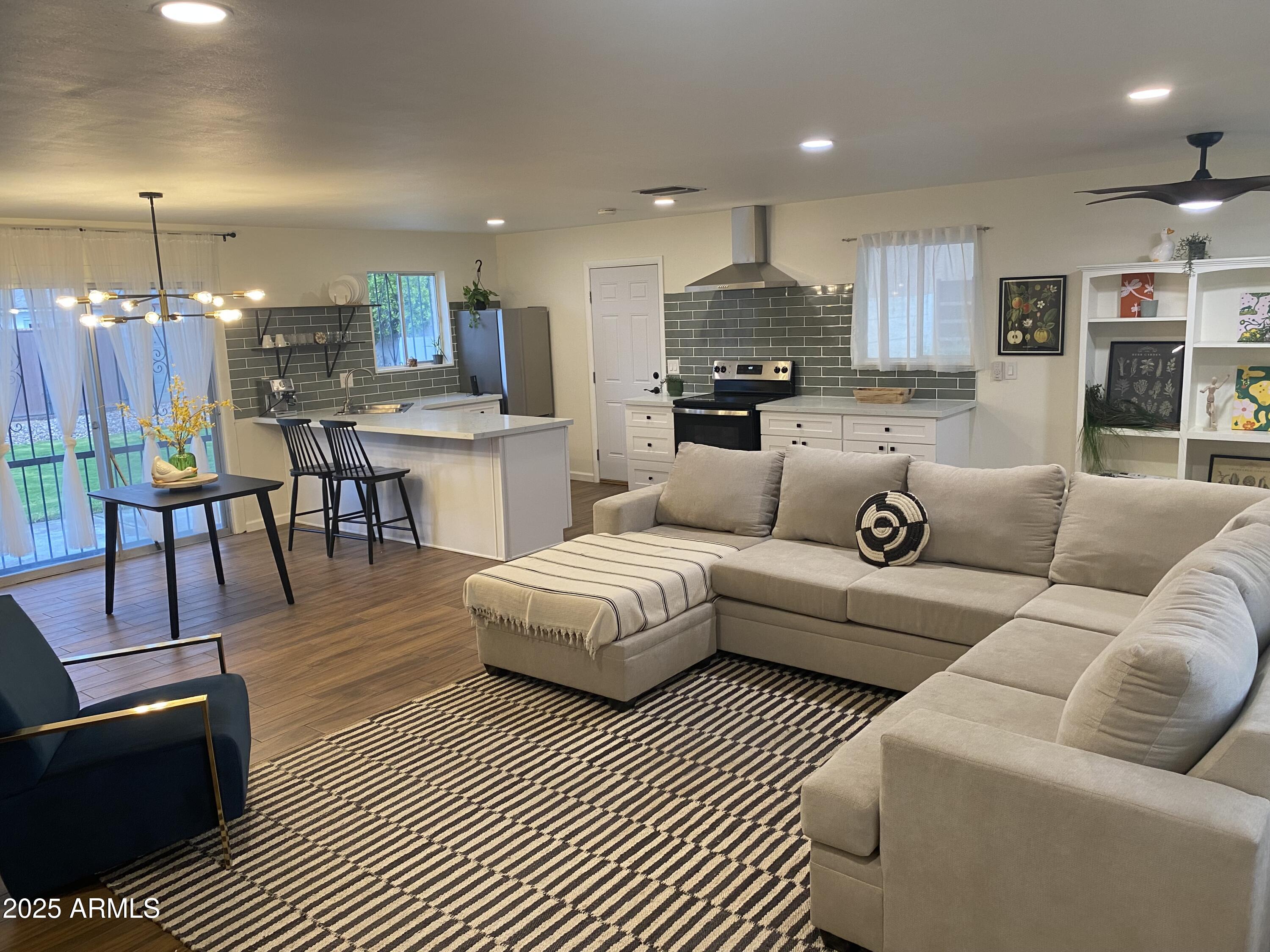 1956 E PALMCROFT Drive