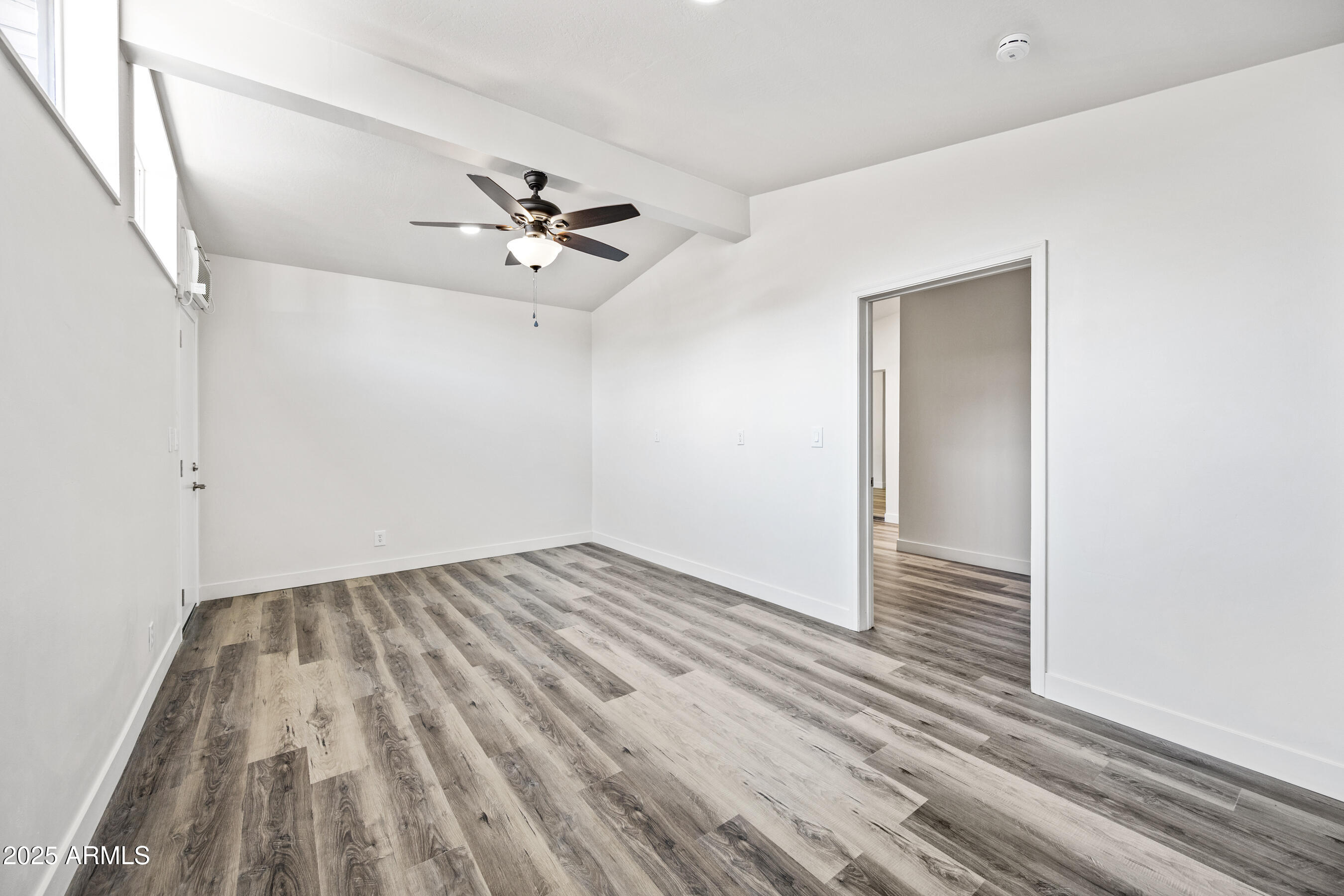 2035 W CLAREMONT Street