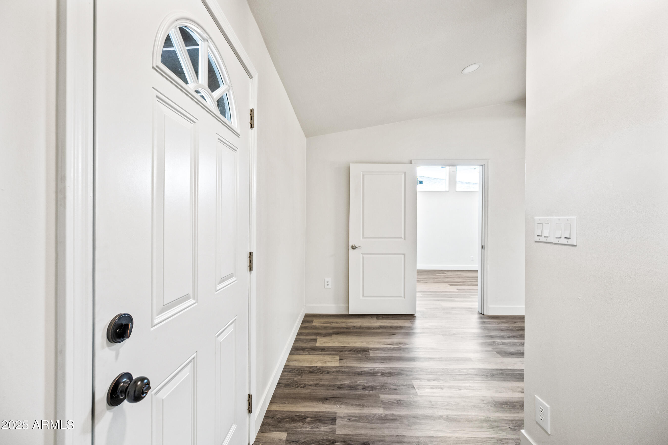 2035 W CLAREMONT Street