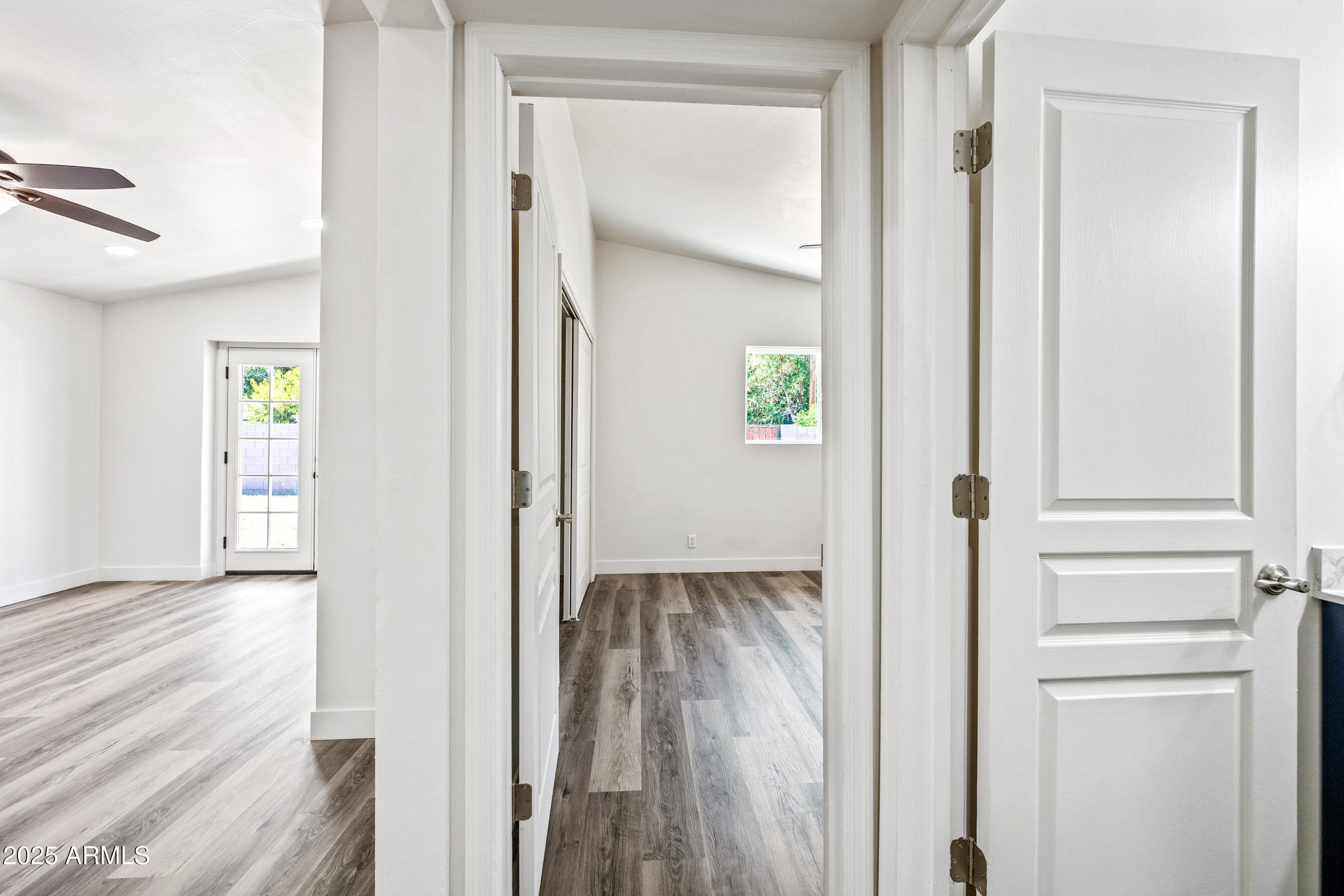 2035 W CLAREMONT Street