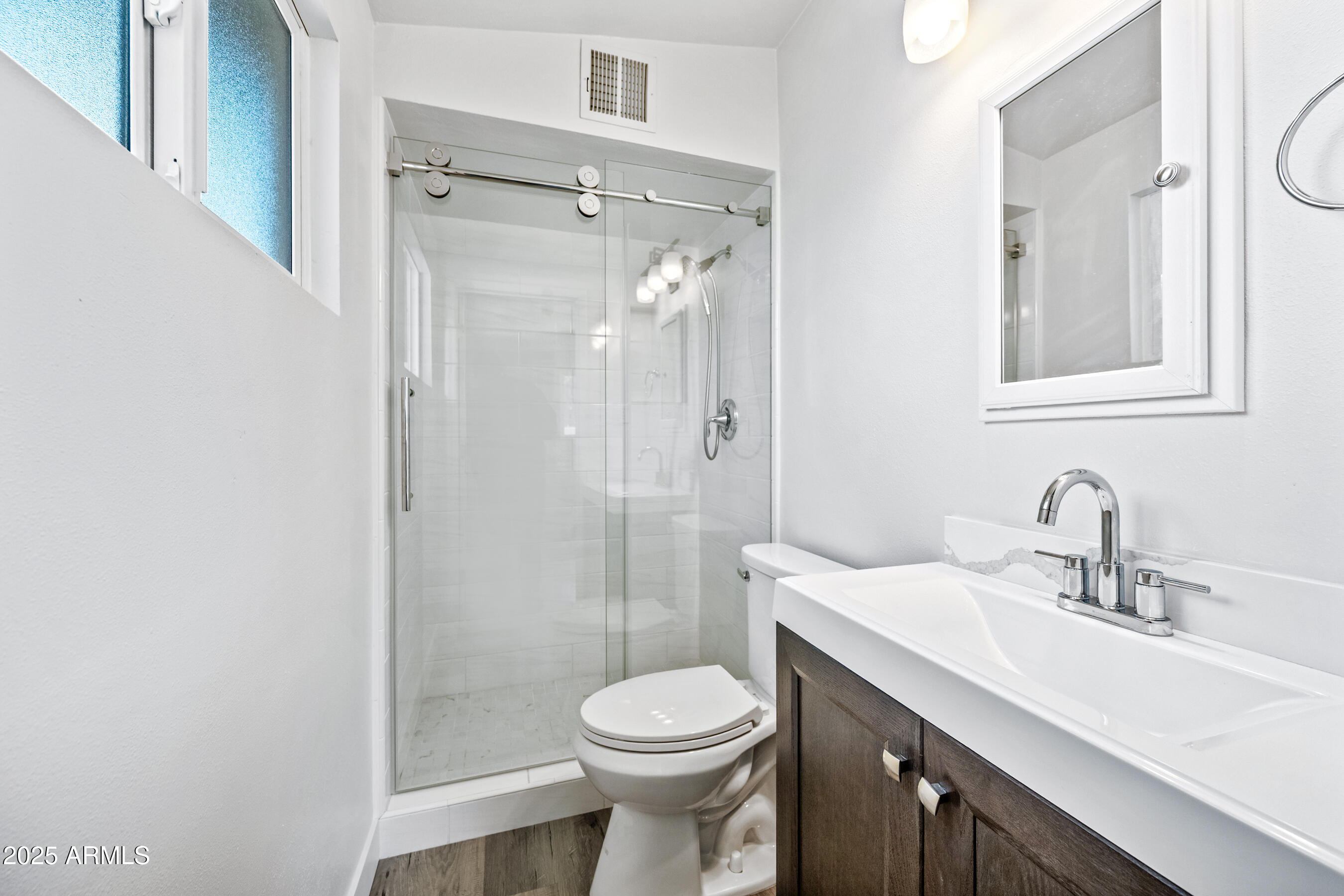 2035 W CLAREMONT Street