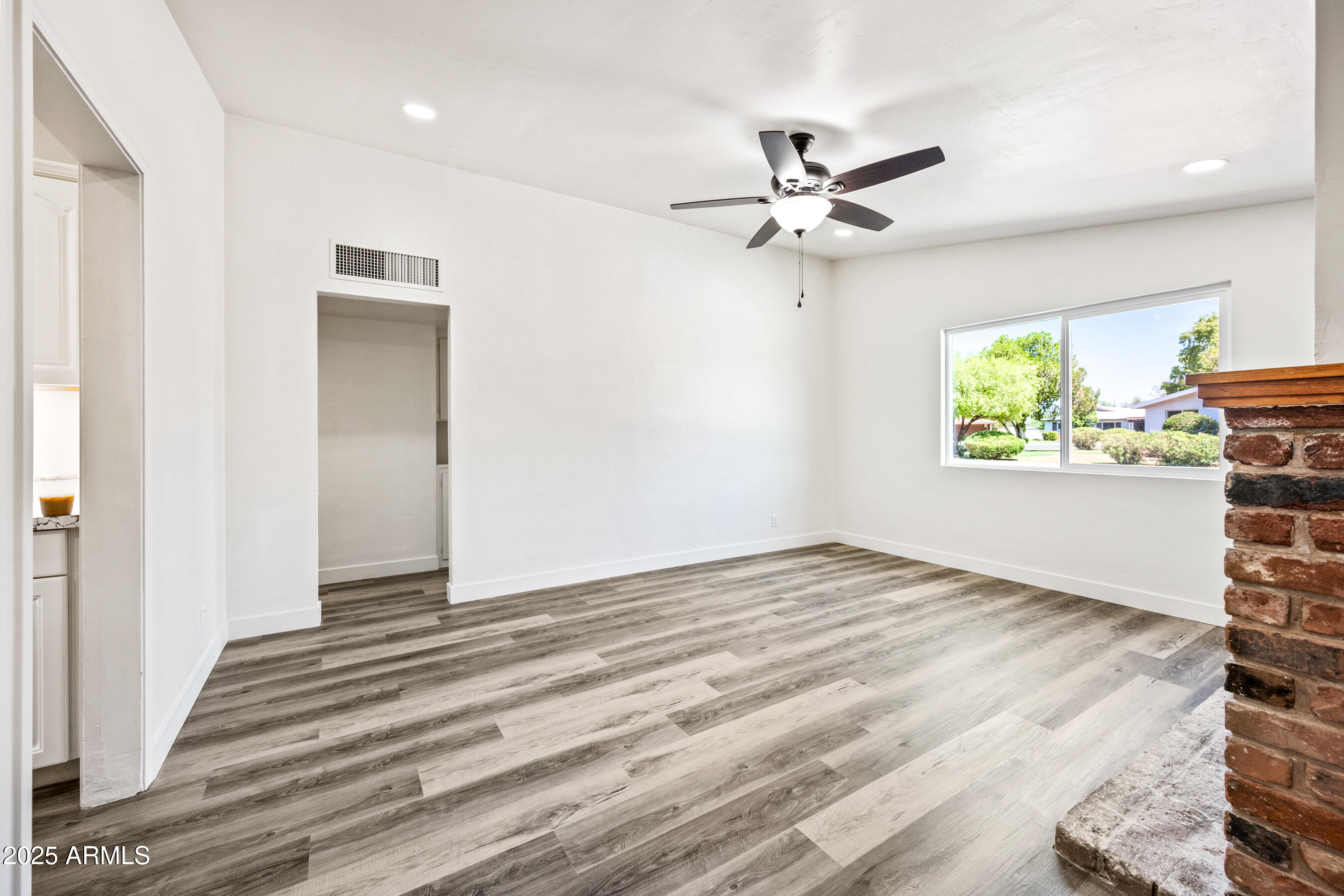 2035 W CLAREMONT Street