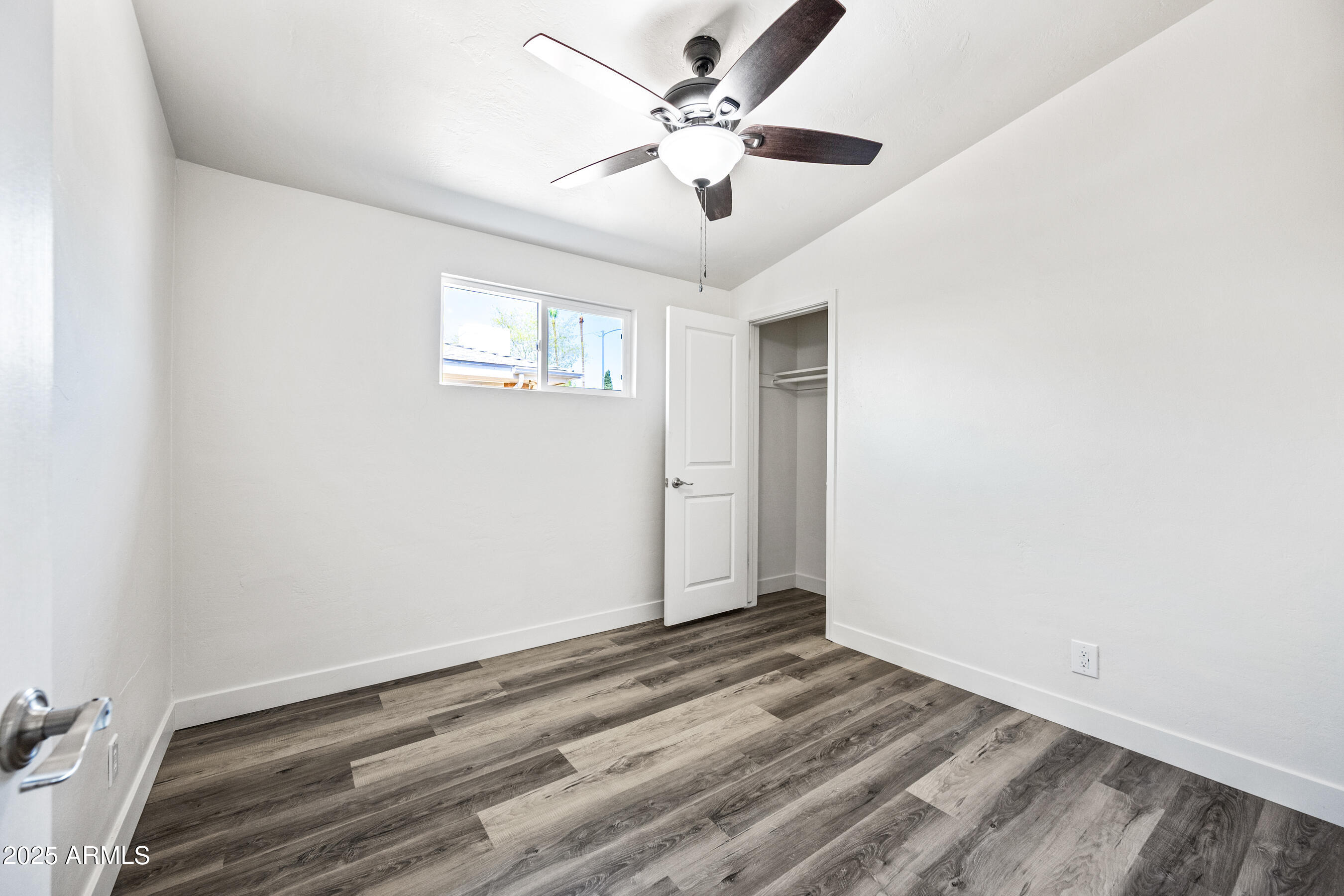 2035 W CLAREMONT Street