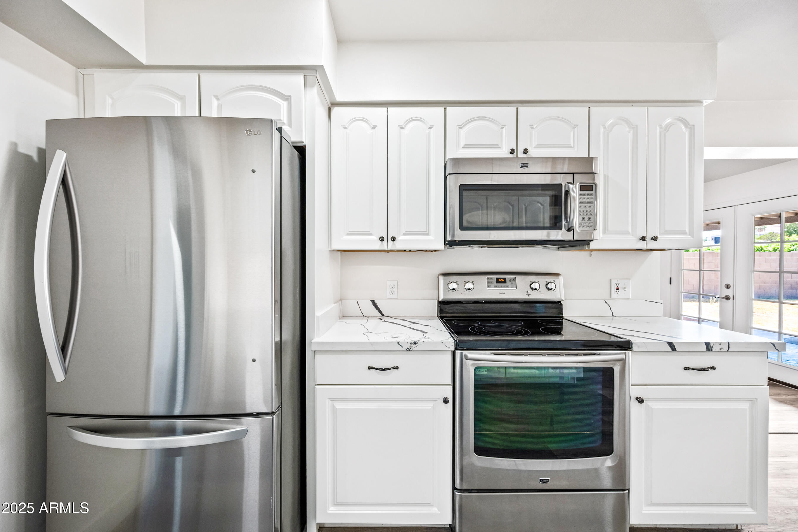 2035 W CLAREMONT Street