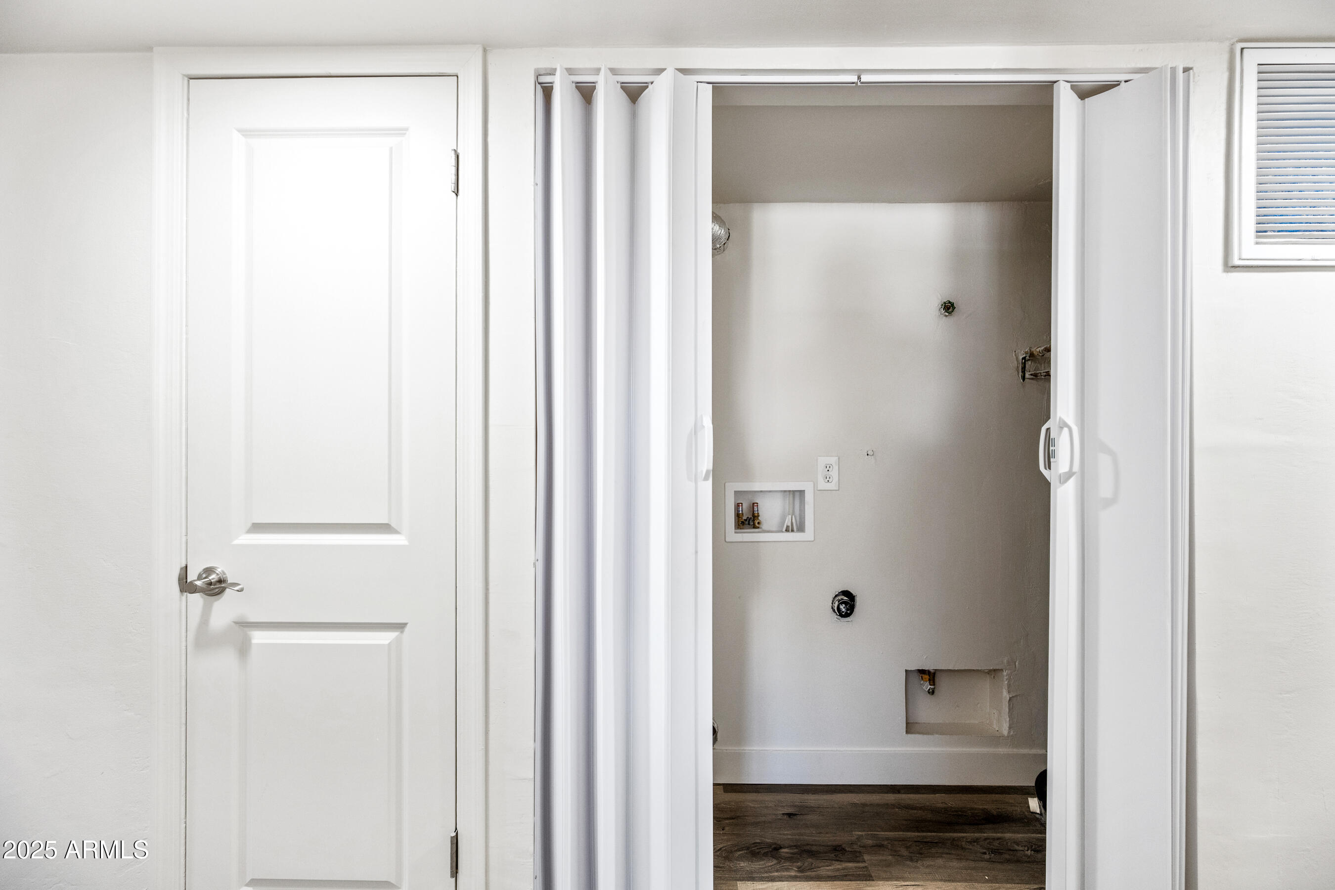 2035 W CLAREMONT Street