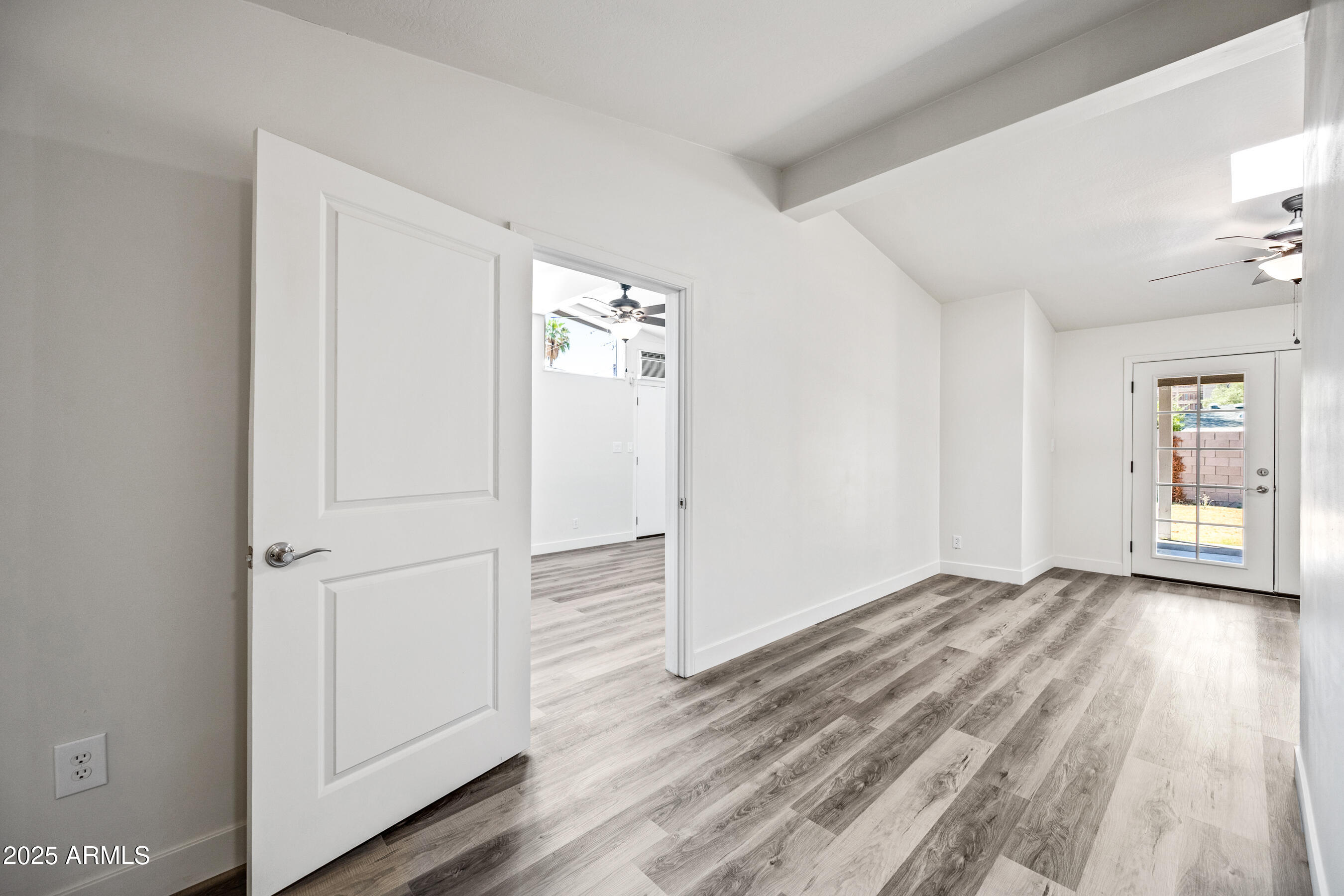 2035 W CLAREMONT Street