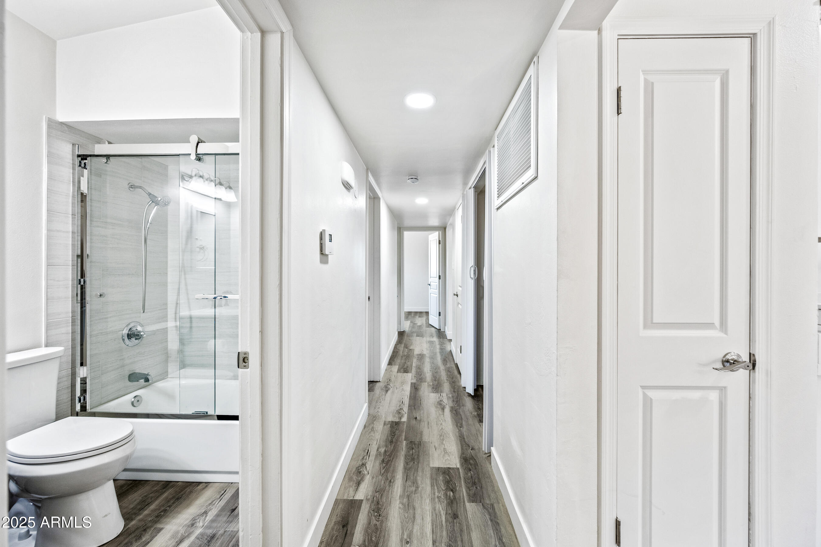 2035 W CLAREMONT Street