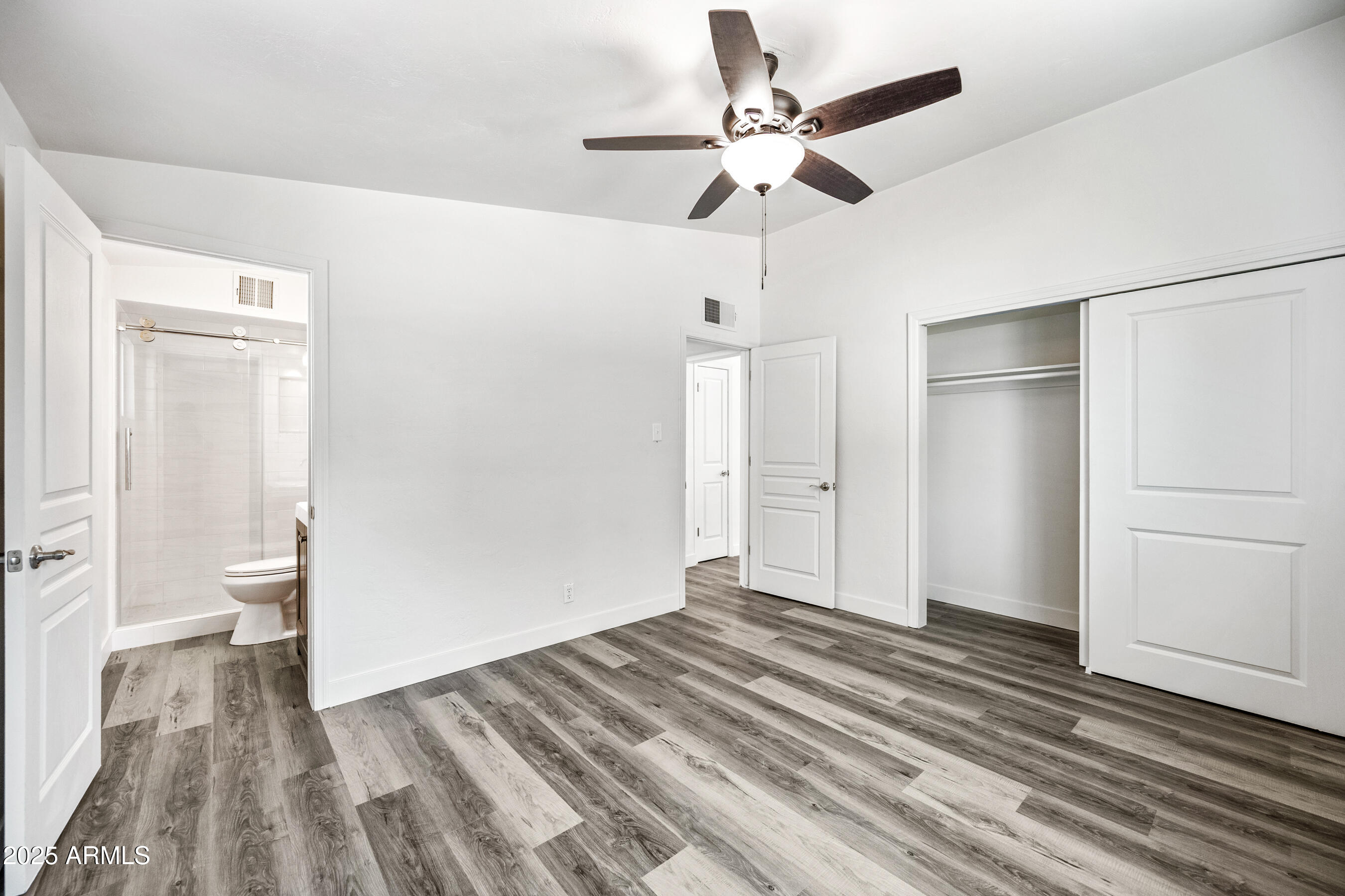 2035 W CLAREMONT Street