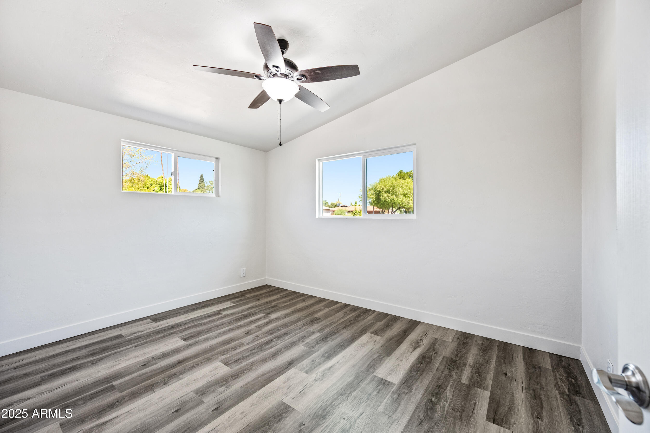 2035 W CLAREMONT Street