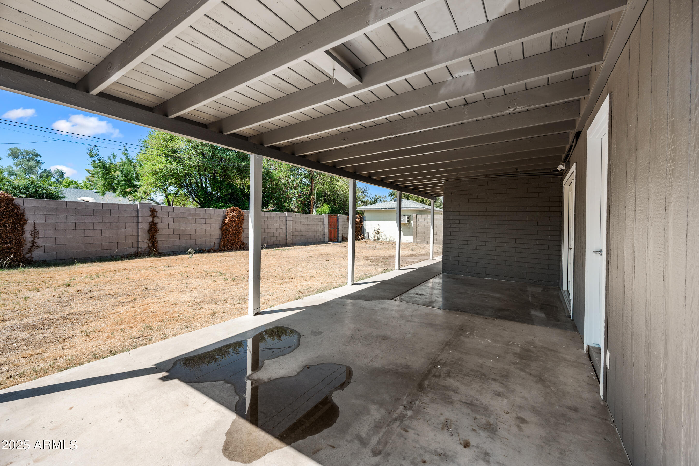 2035 W CLAREMONT Street