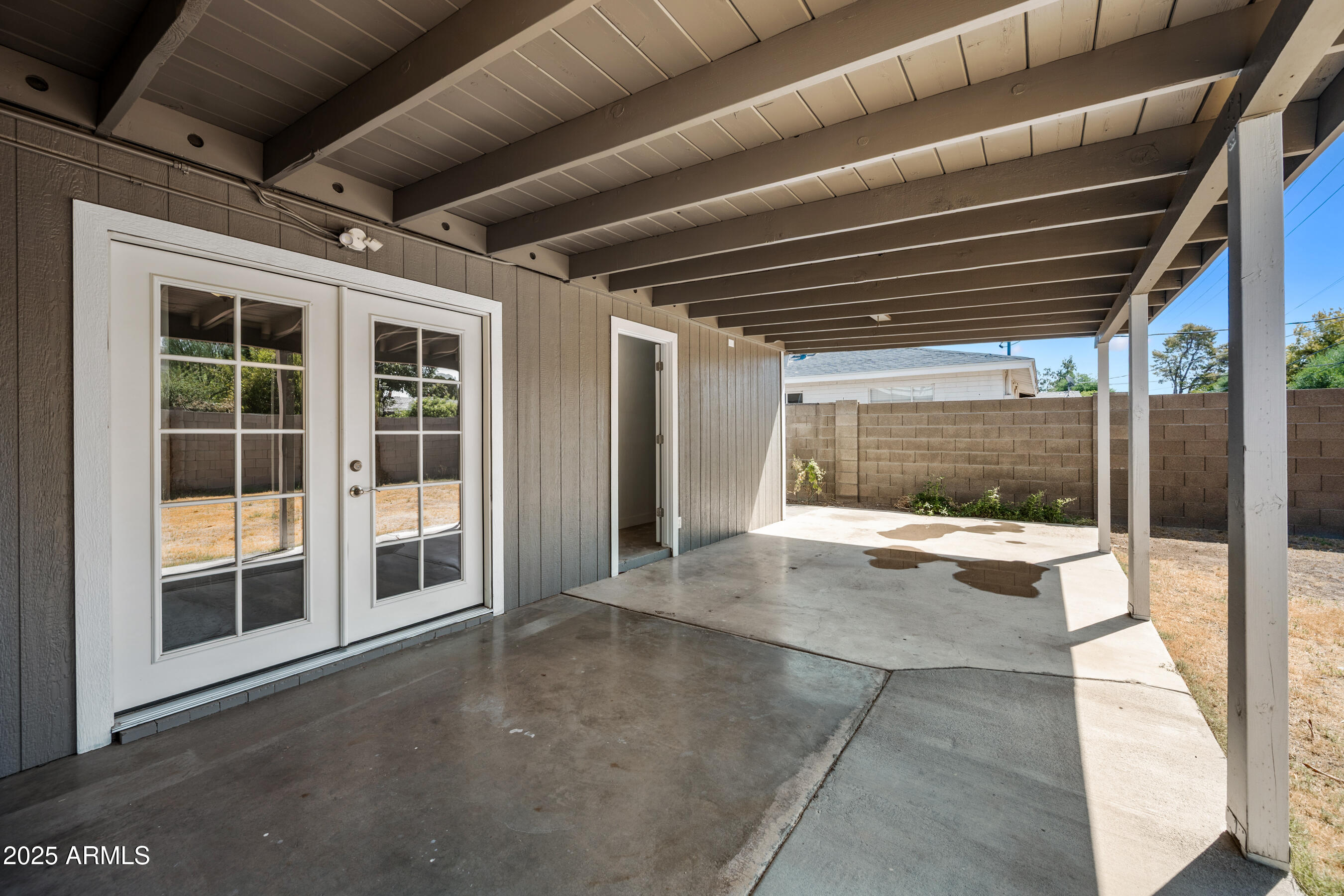 2035 W CLAREMONT Street