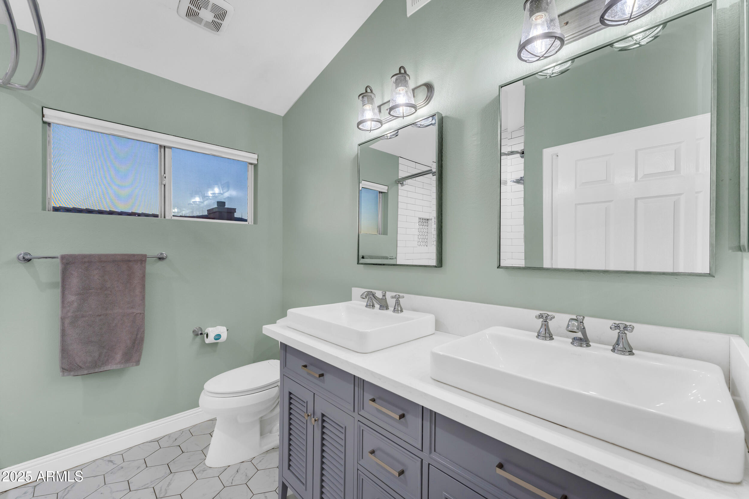 2450 E CATHEDRAL ROCK Drive