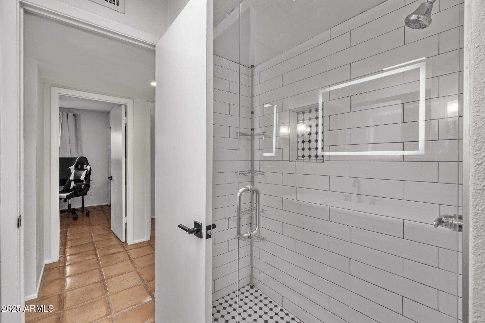 2554 E DESERT COVE Avenue