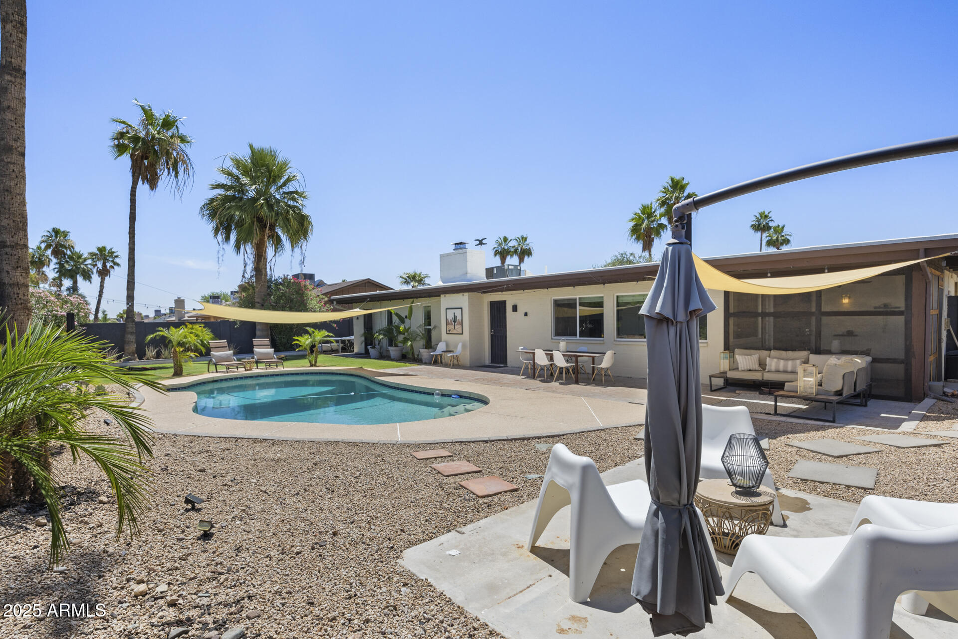 2554 E DESERT COVE Avenue