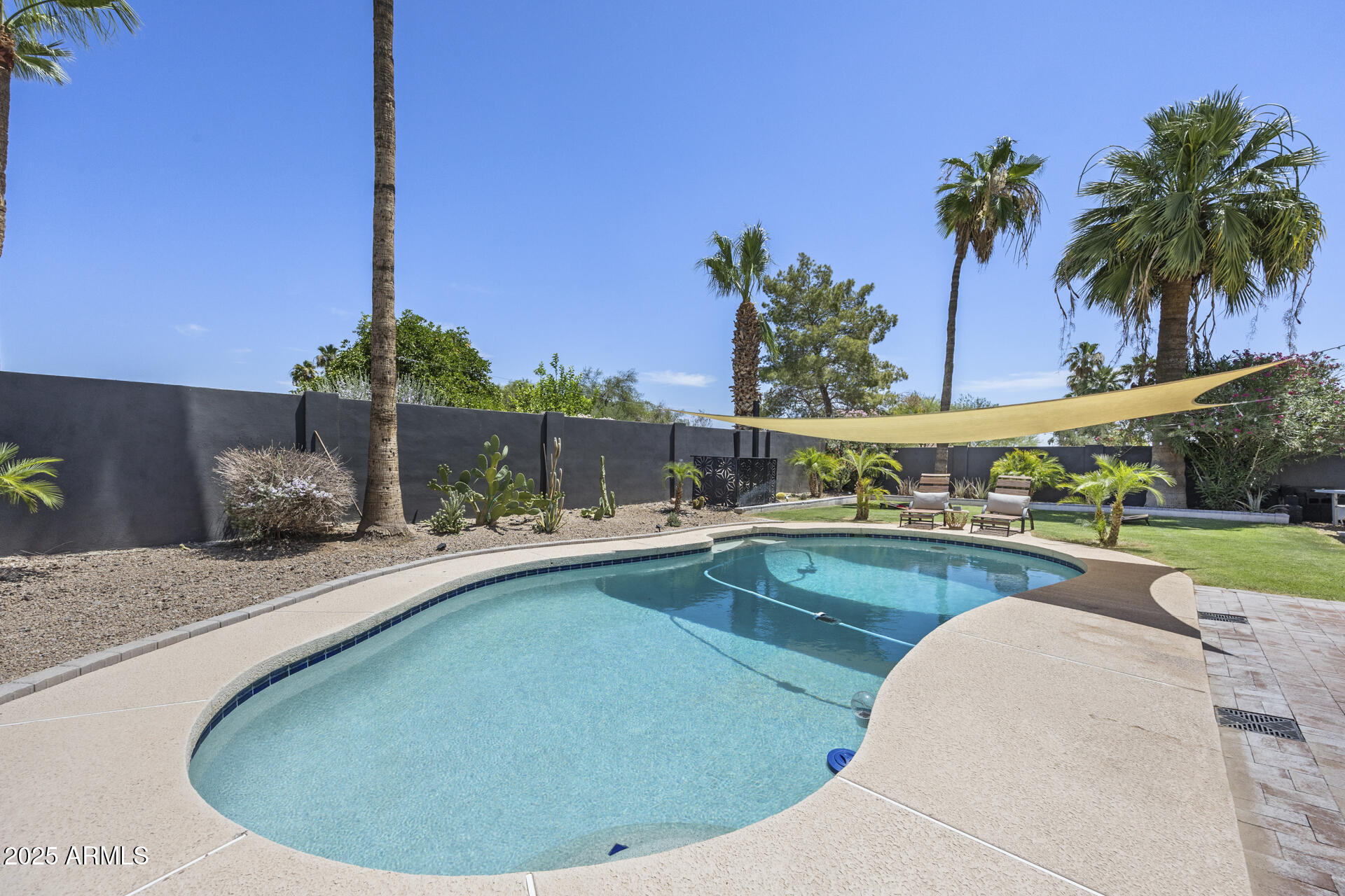 2554 E DESERT COVE Avenue