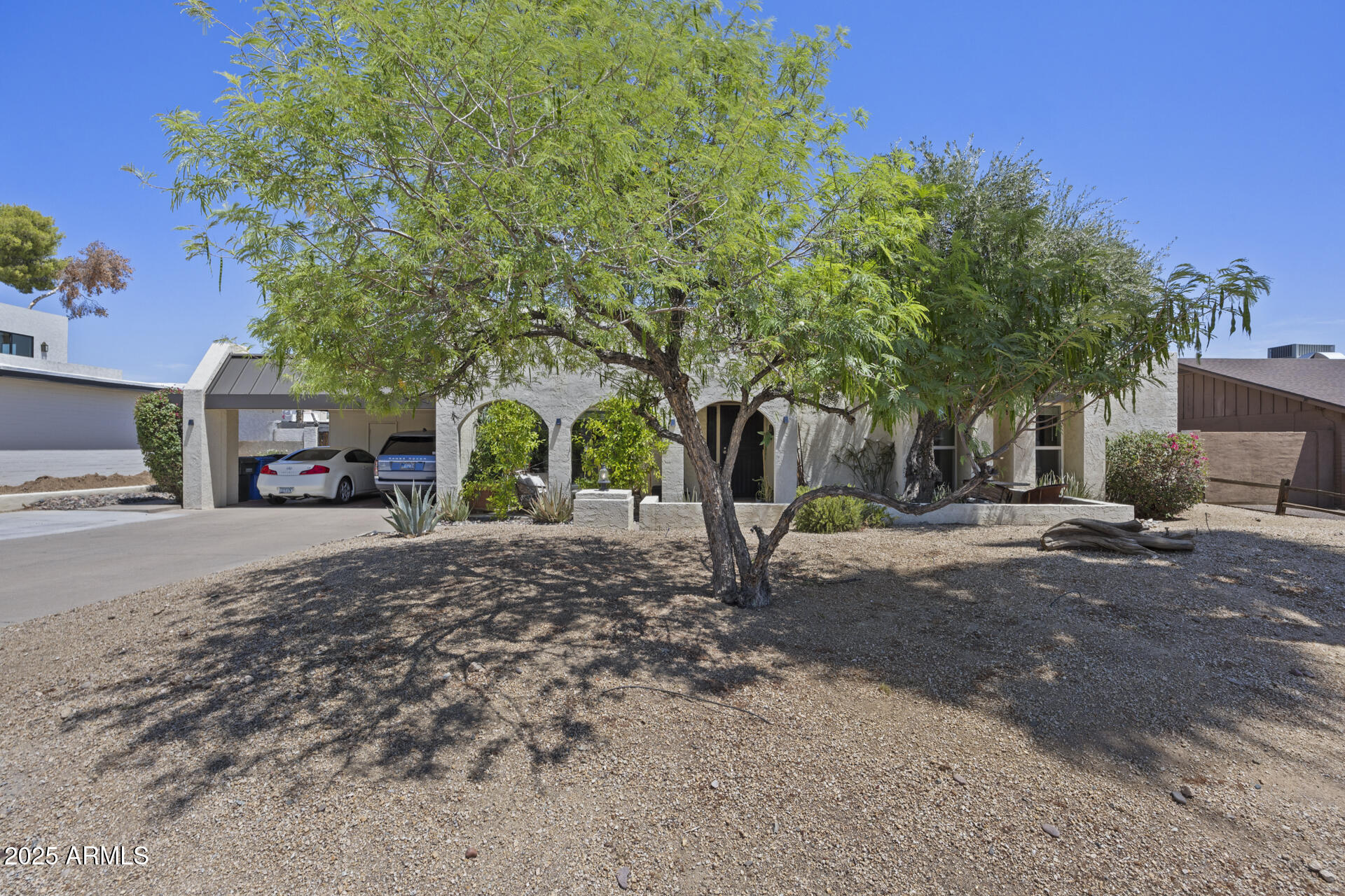 2554 E DESERT COVE Avenue