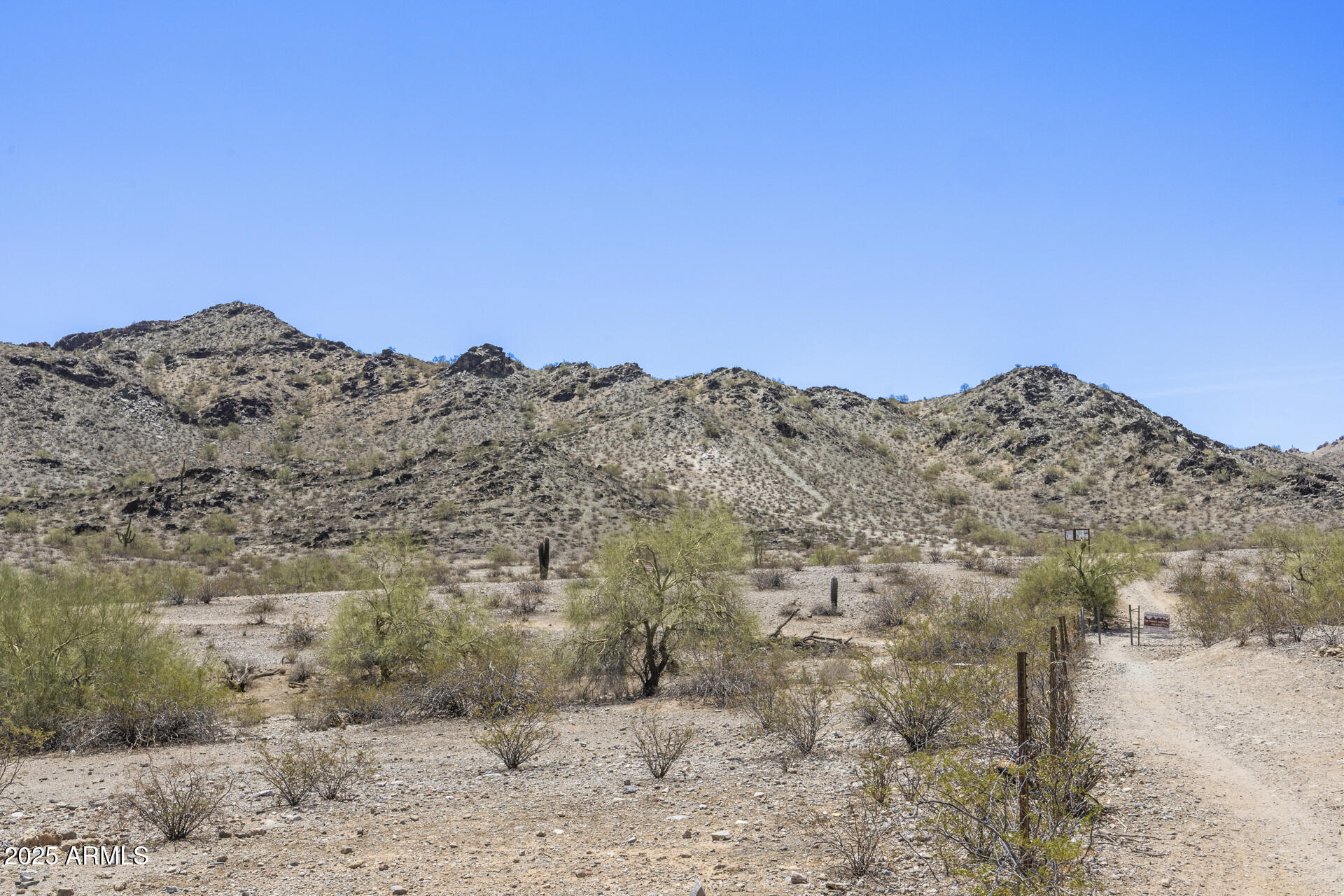 2554 E DESERT COVE Avenue