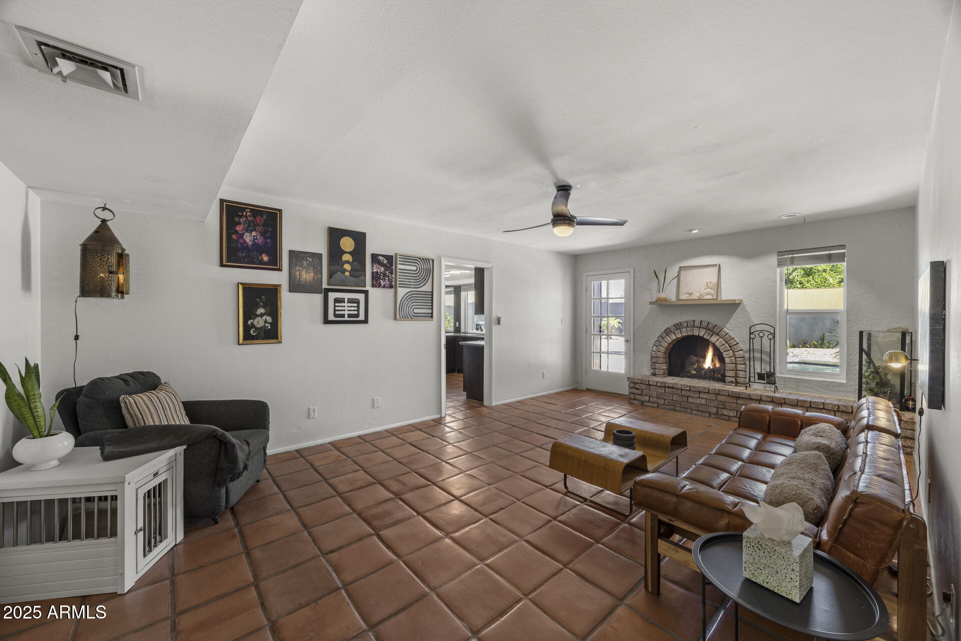 2554 E DESERT COVE Avenue