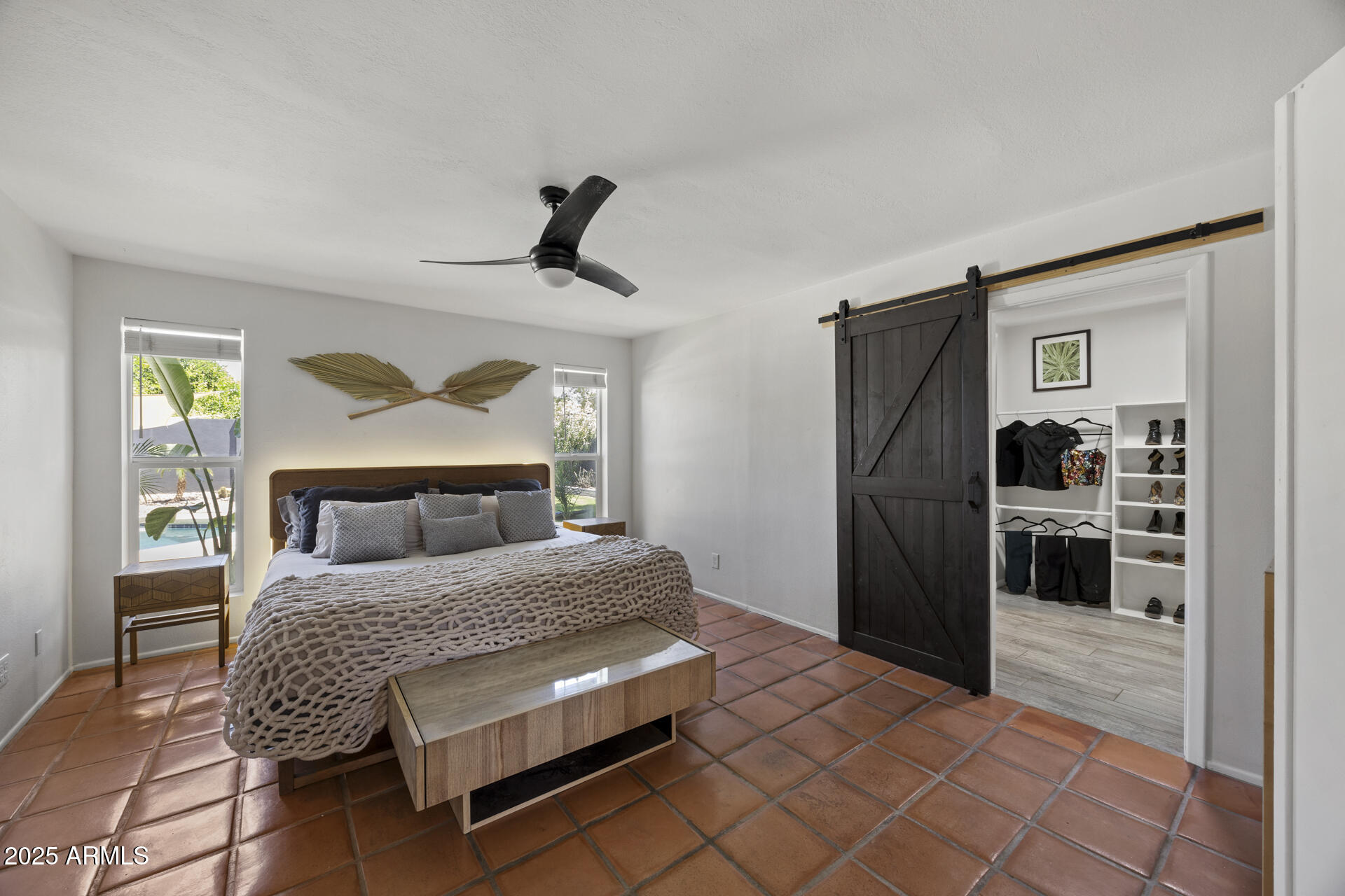 2554 E DESERT COVE Avenue