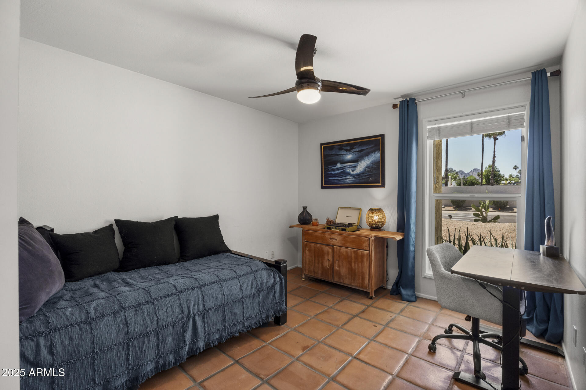 2554 E DESERT COVE Avenue