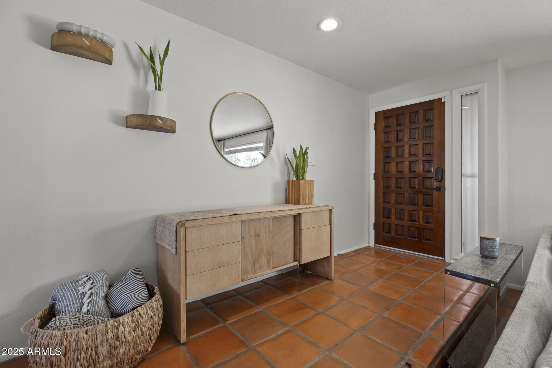 2554 E DESERT COVE Avenue