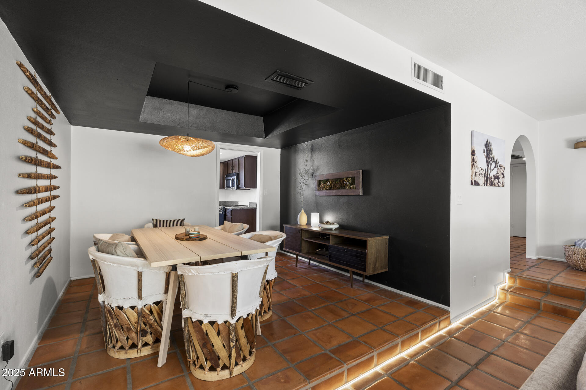 2554 E DESERT COVE Avenue