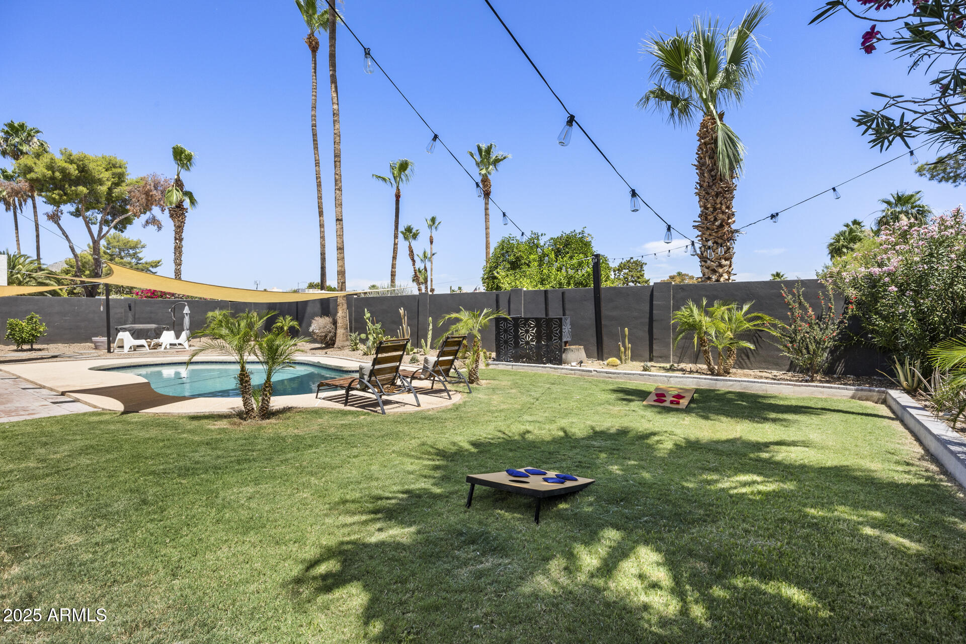 2554 E DESERT COVE Avenue