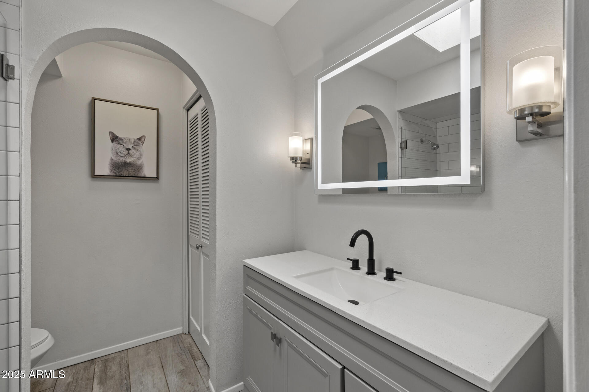 2554 E DESERT COVE Avenue