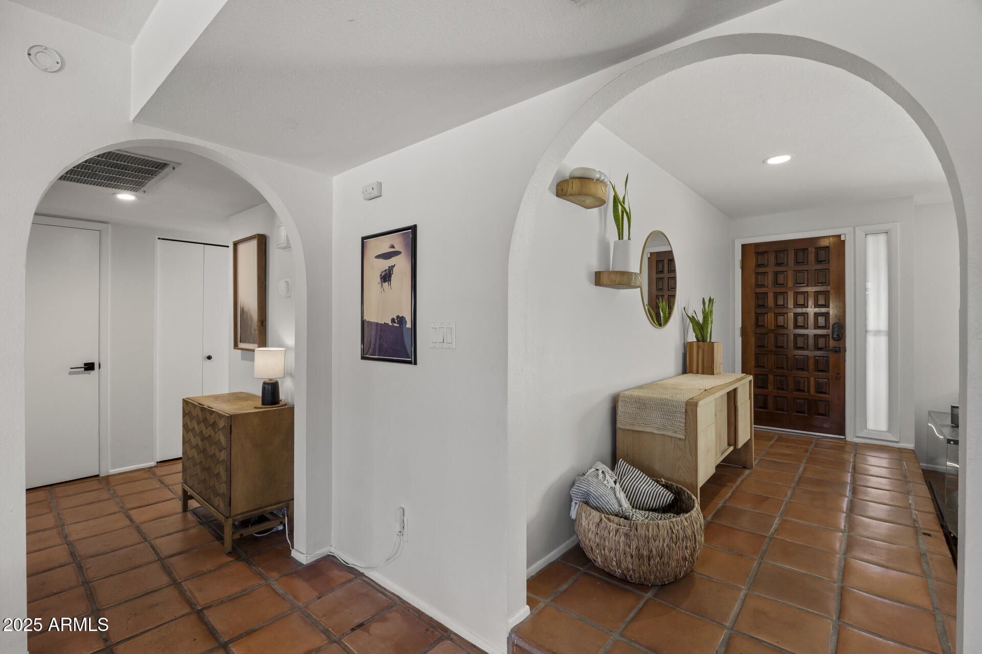 2554 E DESERT COVE Avenue