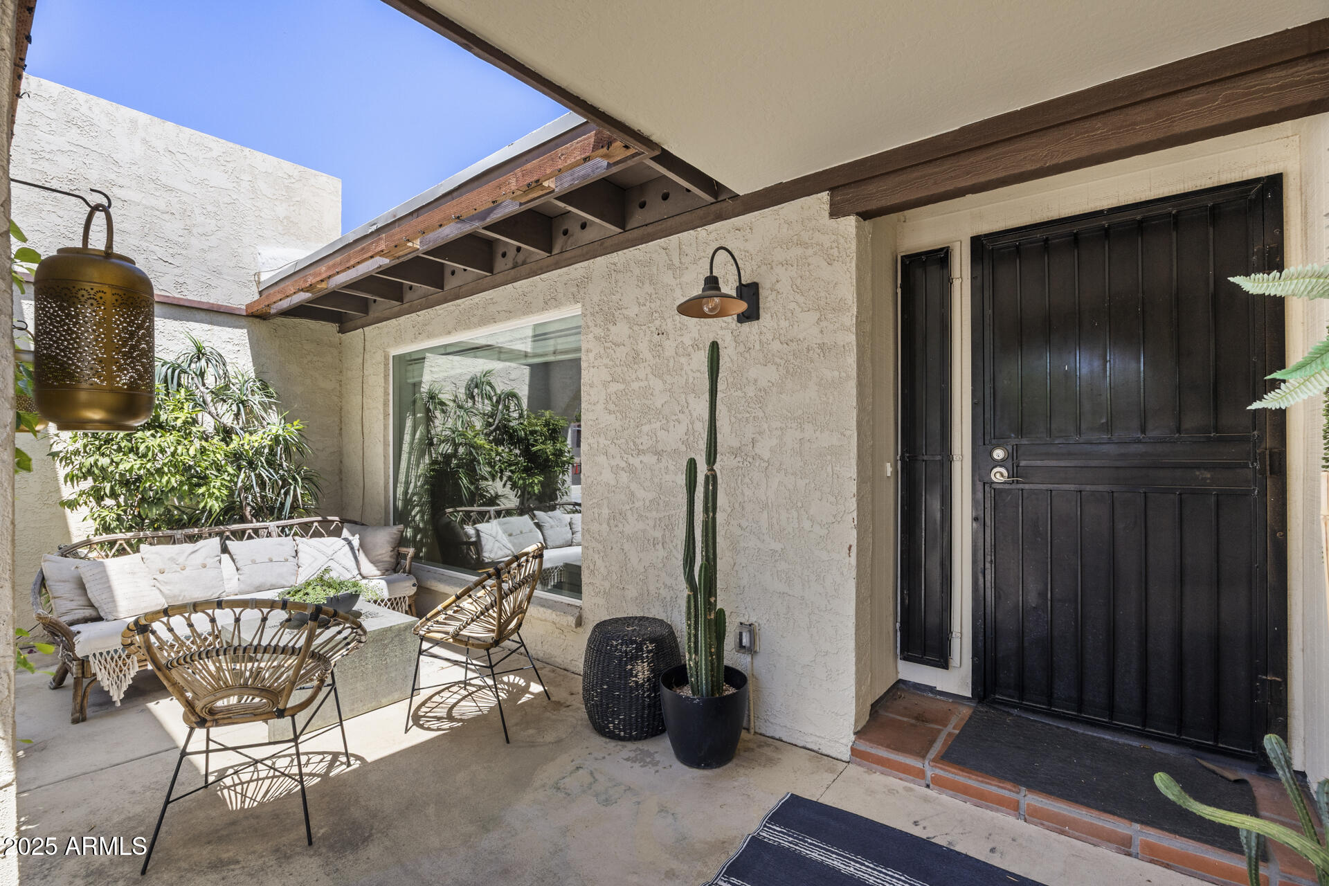 2554 E DESERT COVE Avenue