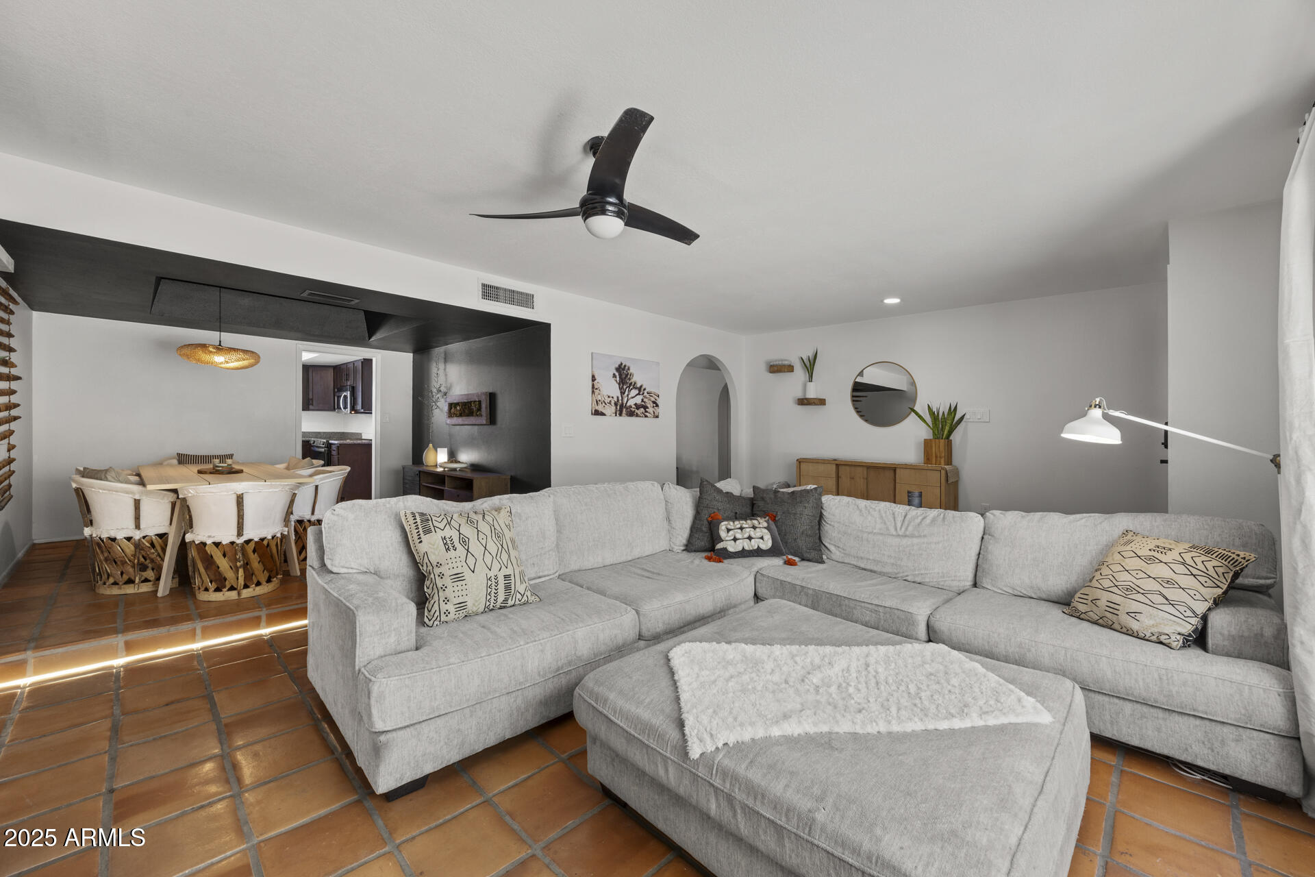 2554 E DESERT COVE Avenue