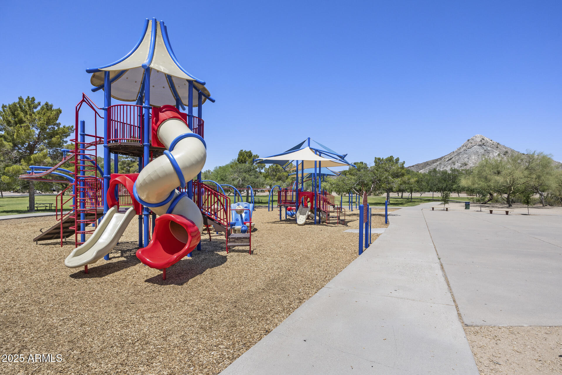 2554 E DESERT COVE Avenue