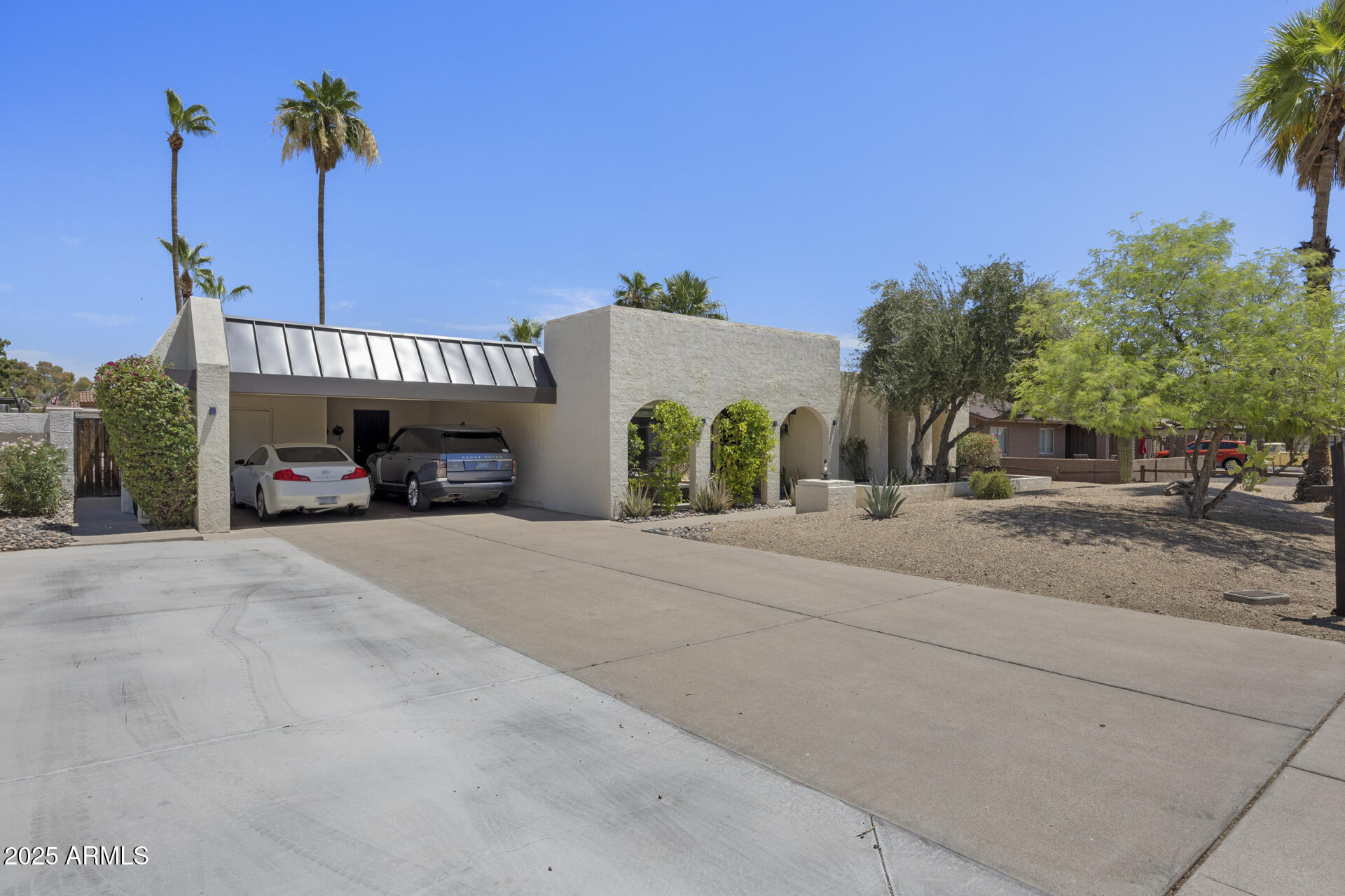 2554 E DESERT COVE Avenue