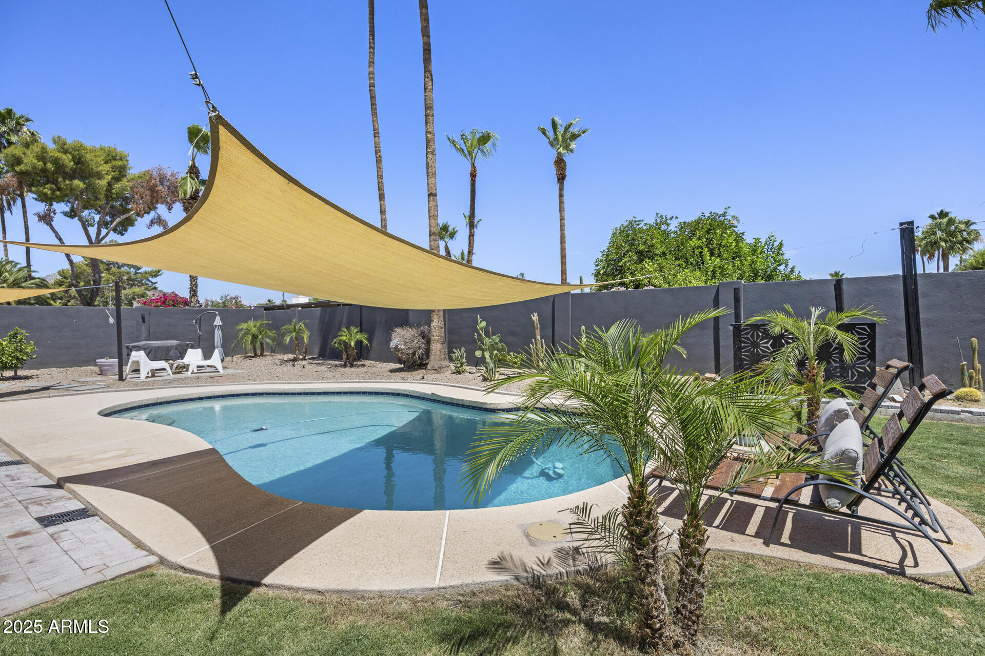 2554 E DESERT COVE Avenue