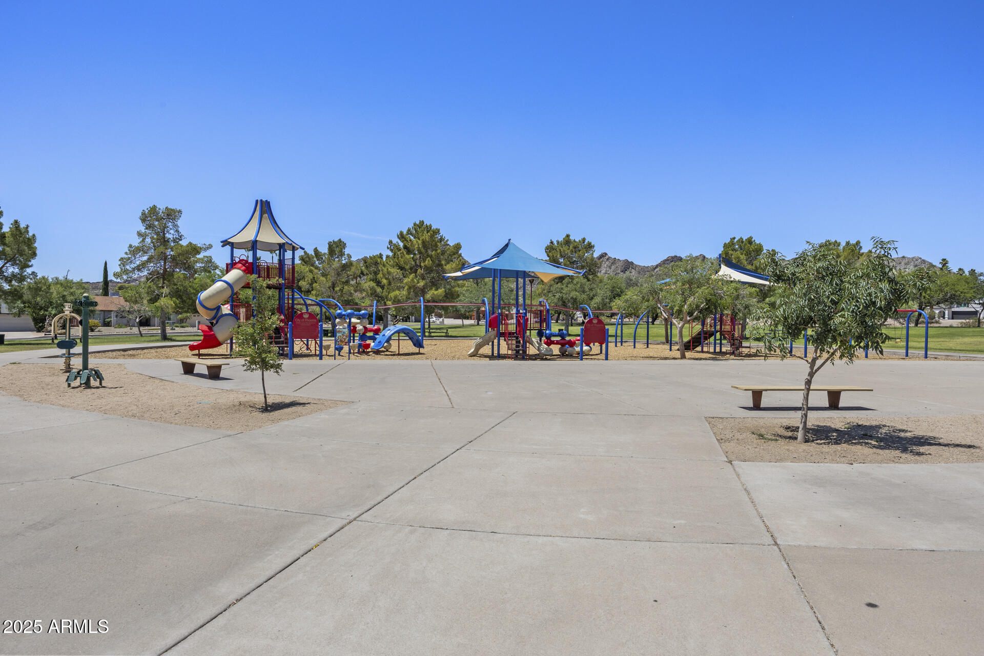 2554 E DESERT COVE Avenue