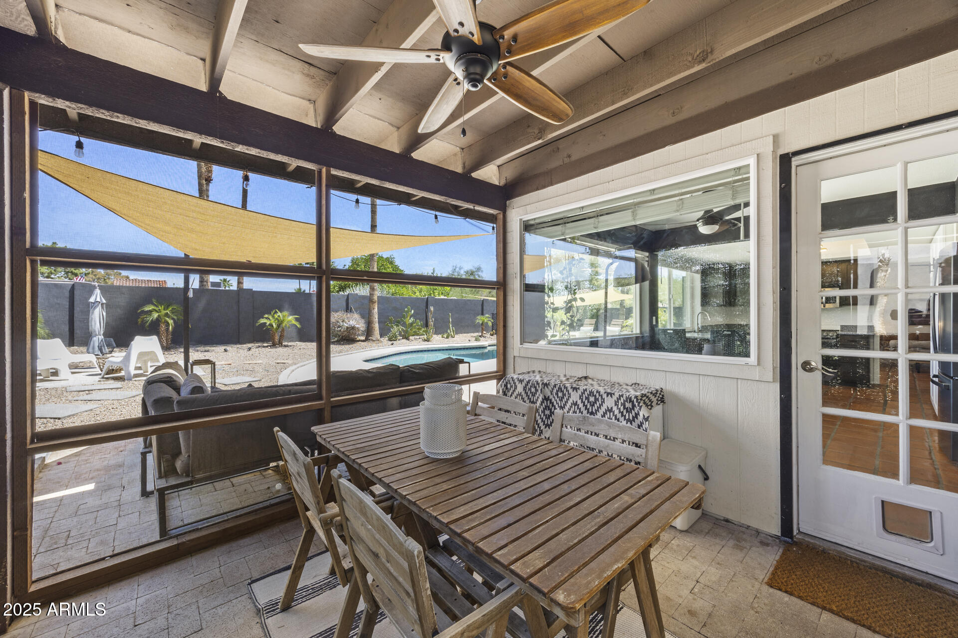 2554 E DESERT COVE Avenue