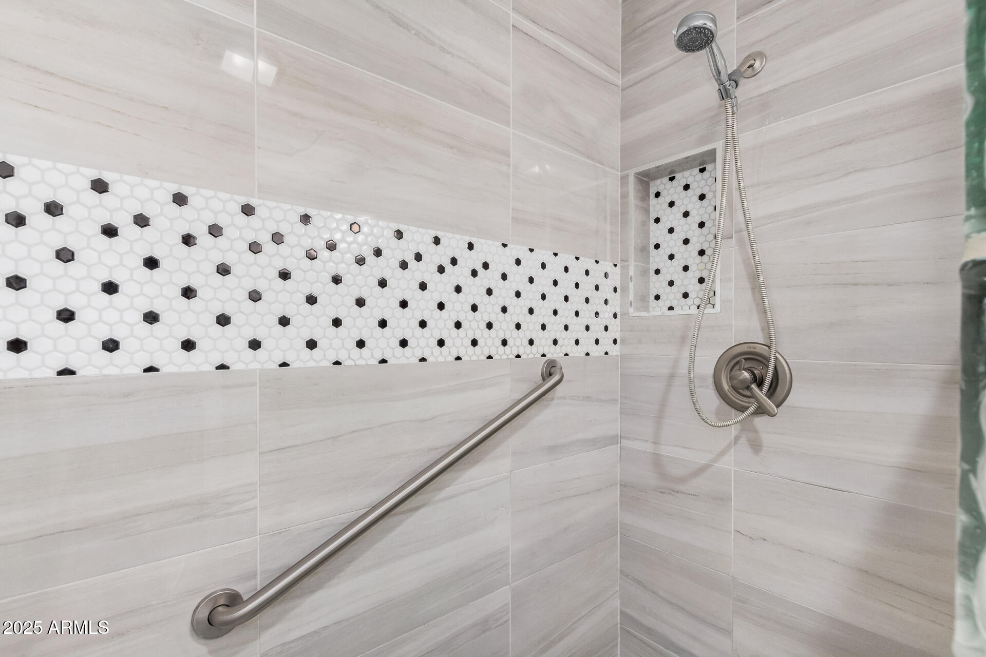 9705 W OAK RIDGE Drive