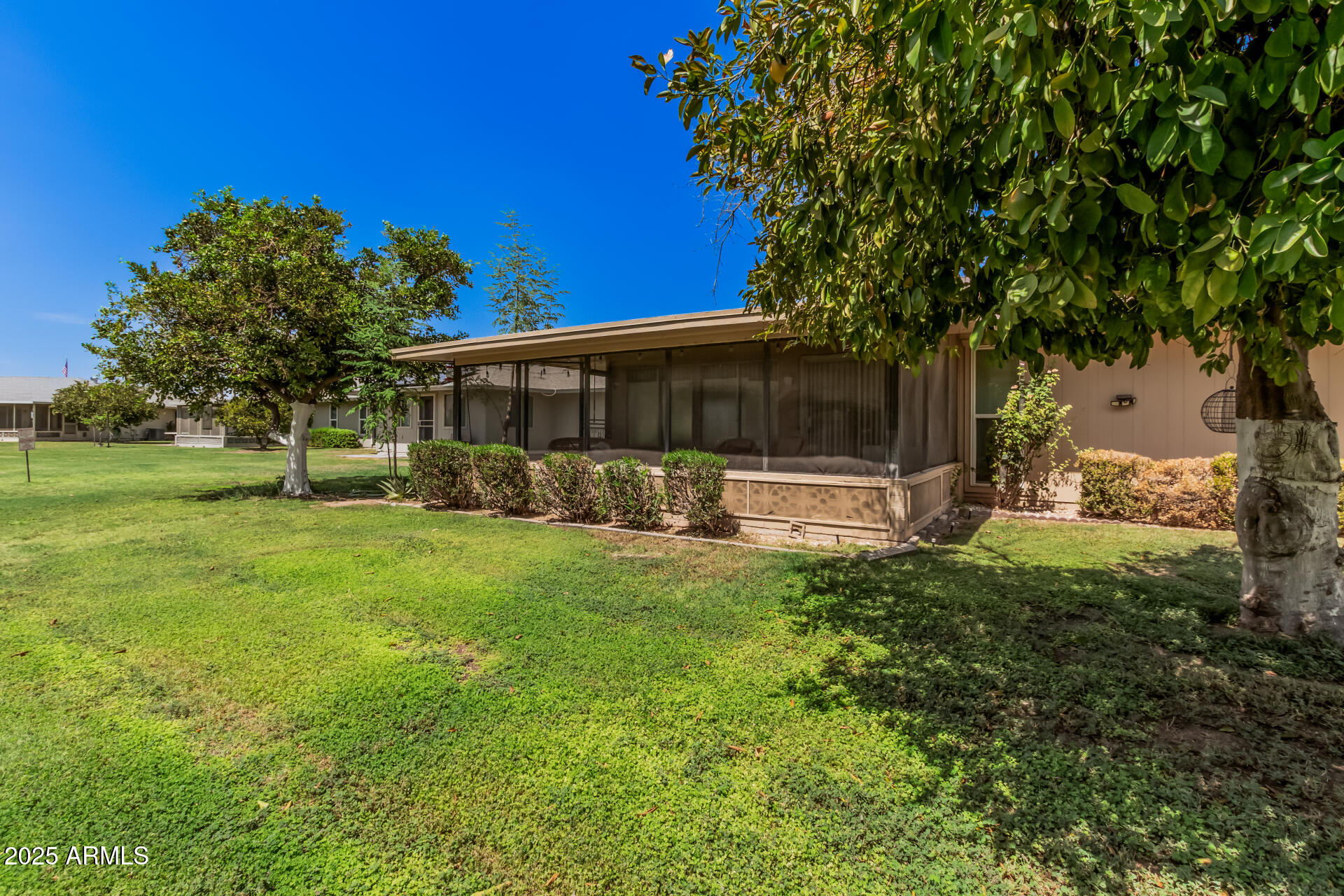 9705 W OAK RIDGE Drive