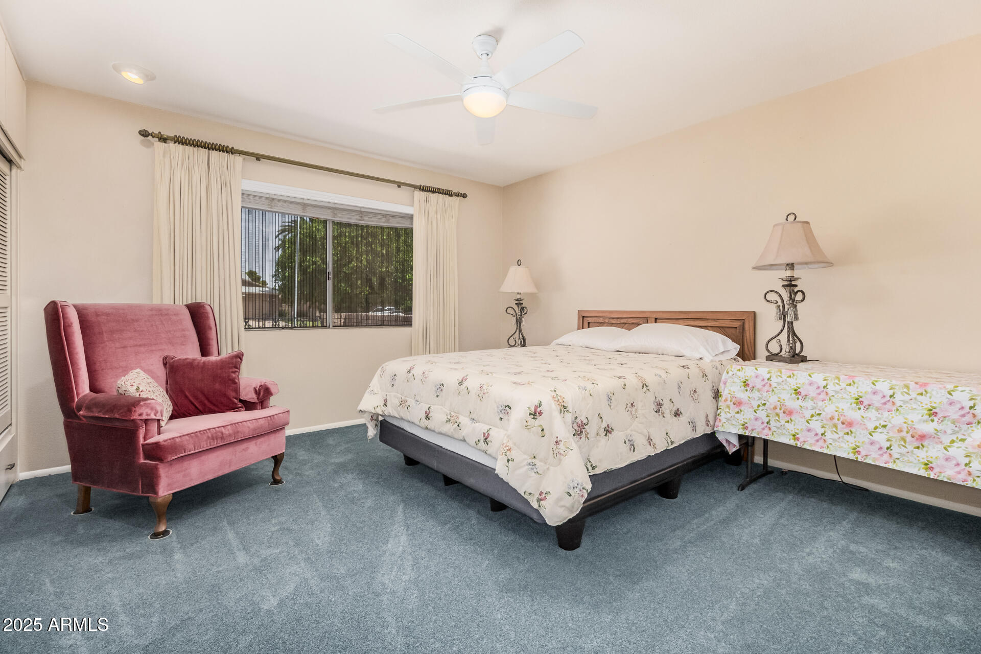 9705 W OAK RIDGE Drive