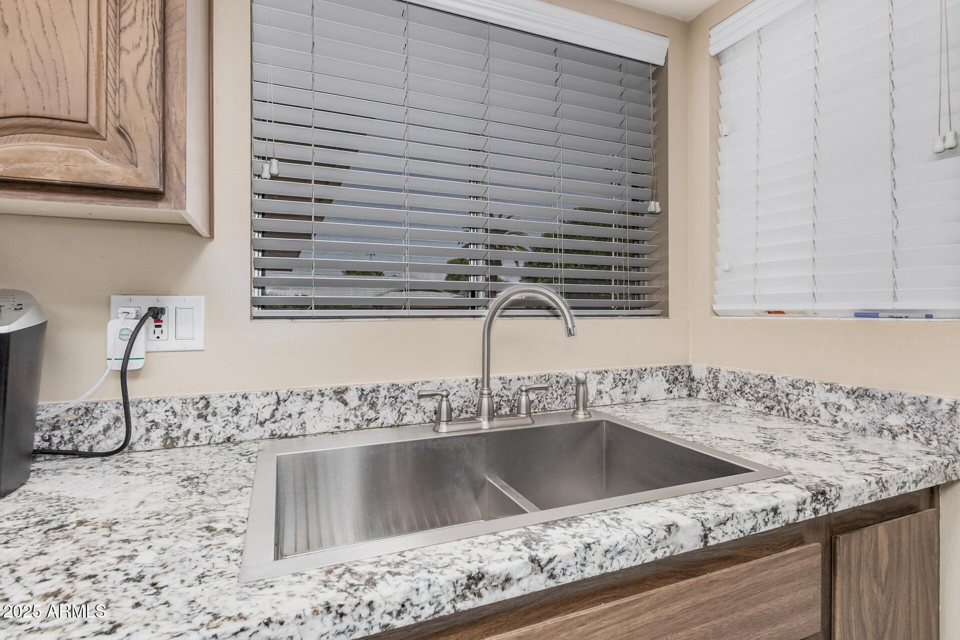 9705 W OAK RIDGE Drive