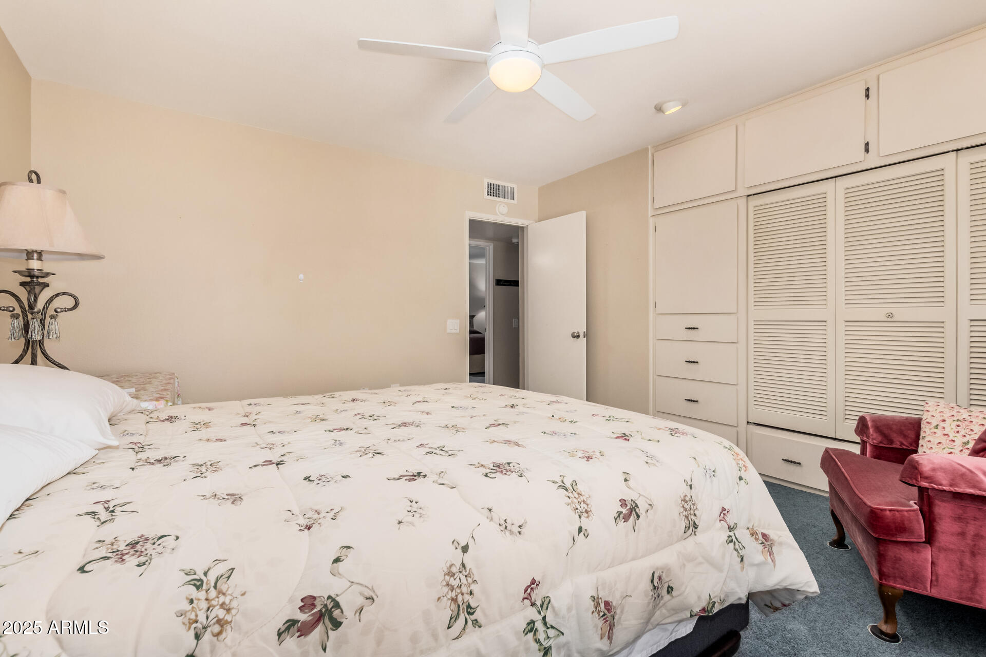 9705 W OAK RIDGE Drive